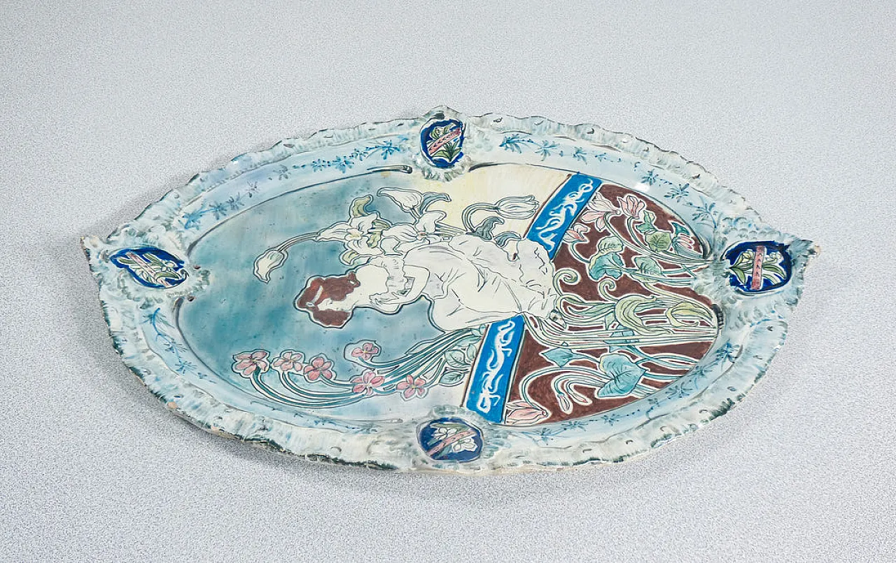 Piatto decorativo Liberty in maiolica dipinta a mano, primo '900 5