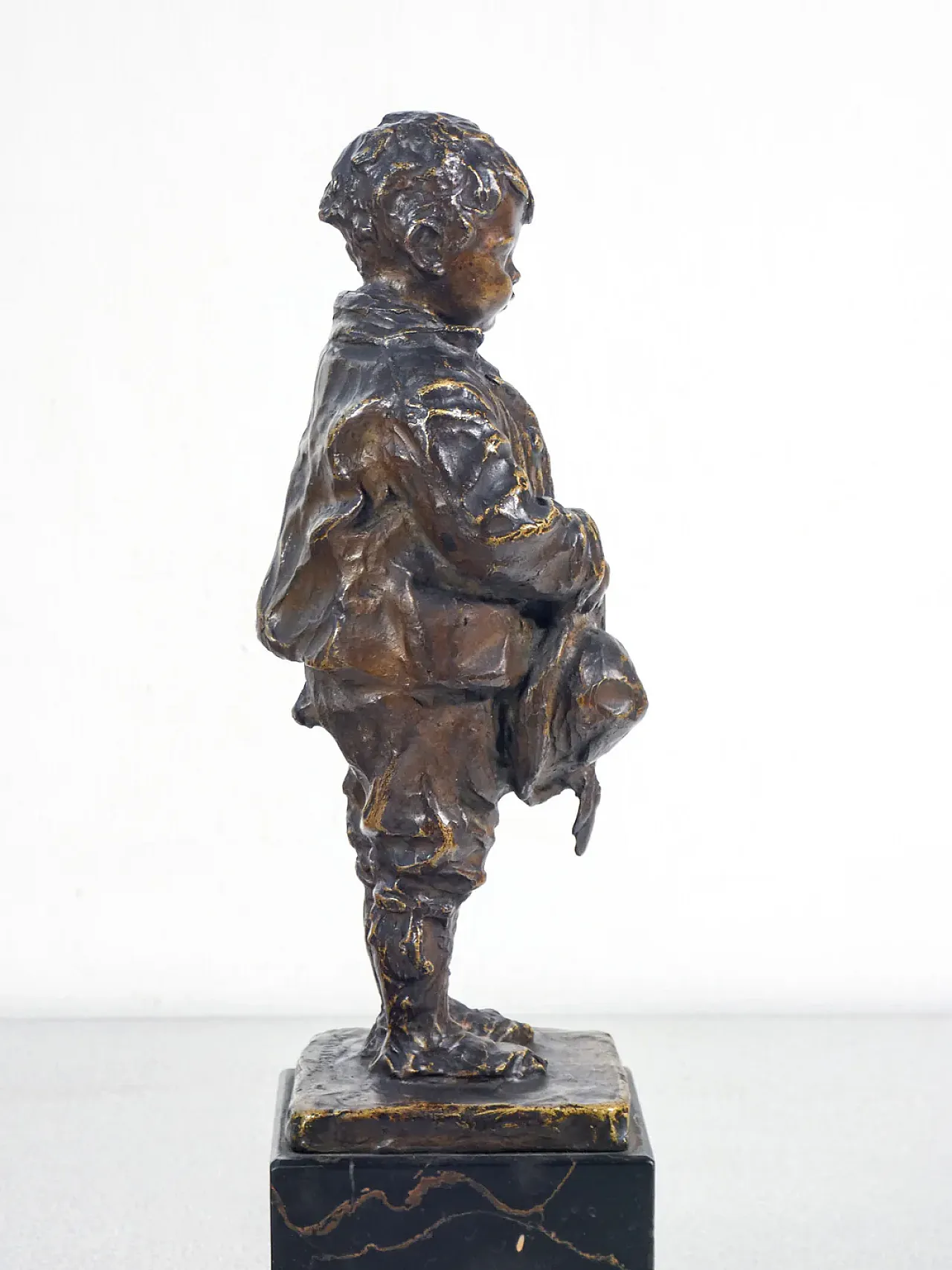 Bambino con libro e cappello di Vincenzo Bentivegna, primo '900 7