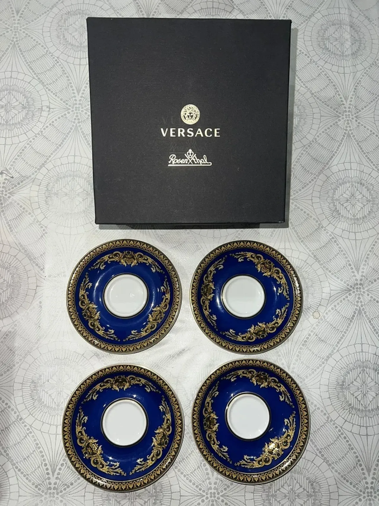 Coppia di tazzine con piattino di Versace, '900 1