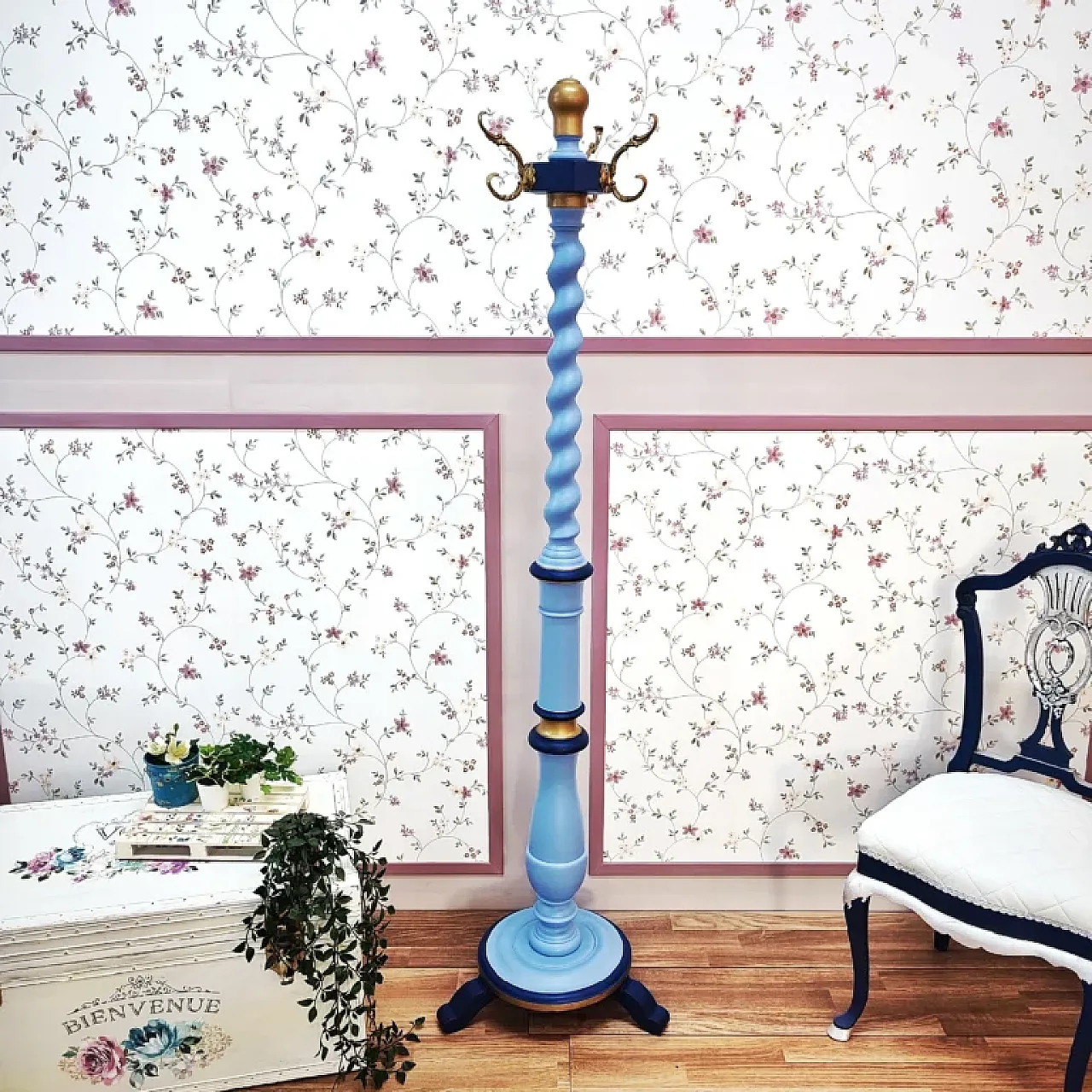 Belmonte solid wood coat hanger, mid-20th century 1