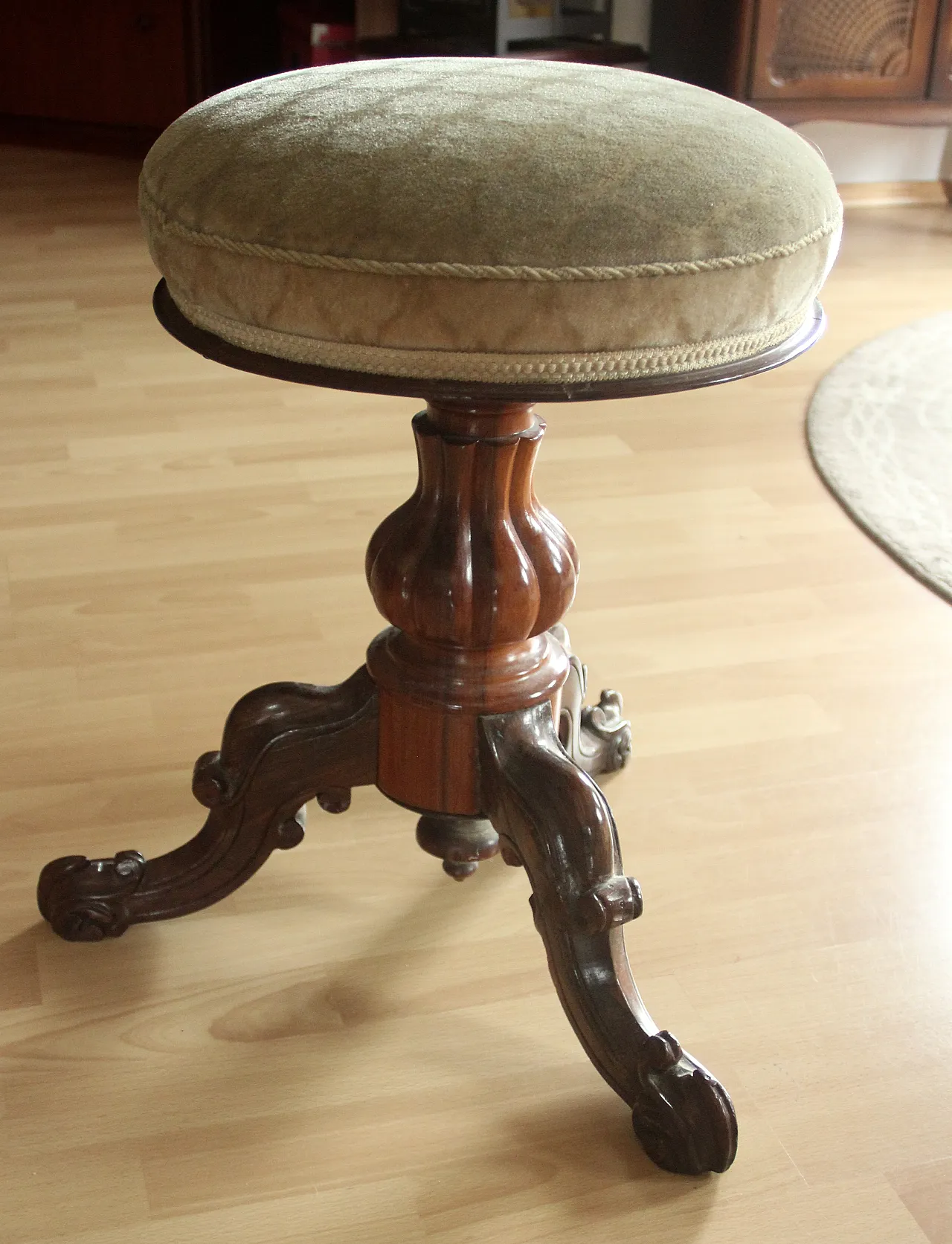 1920s Antique rotatable piano stool 3