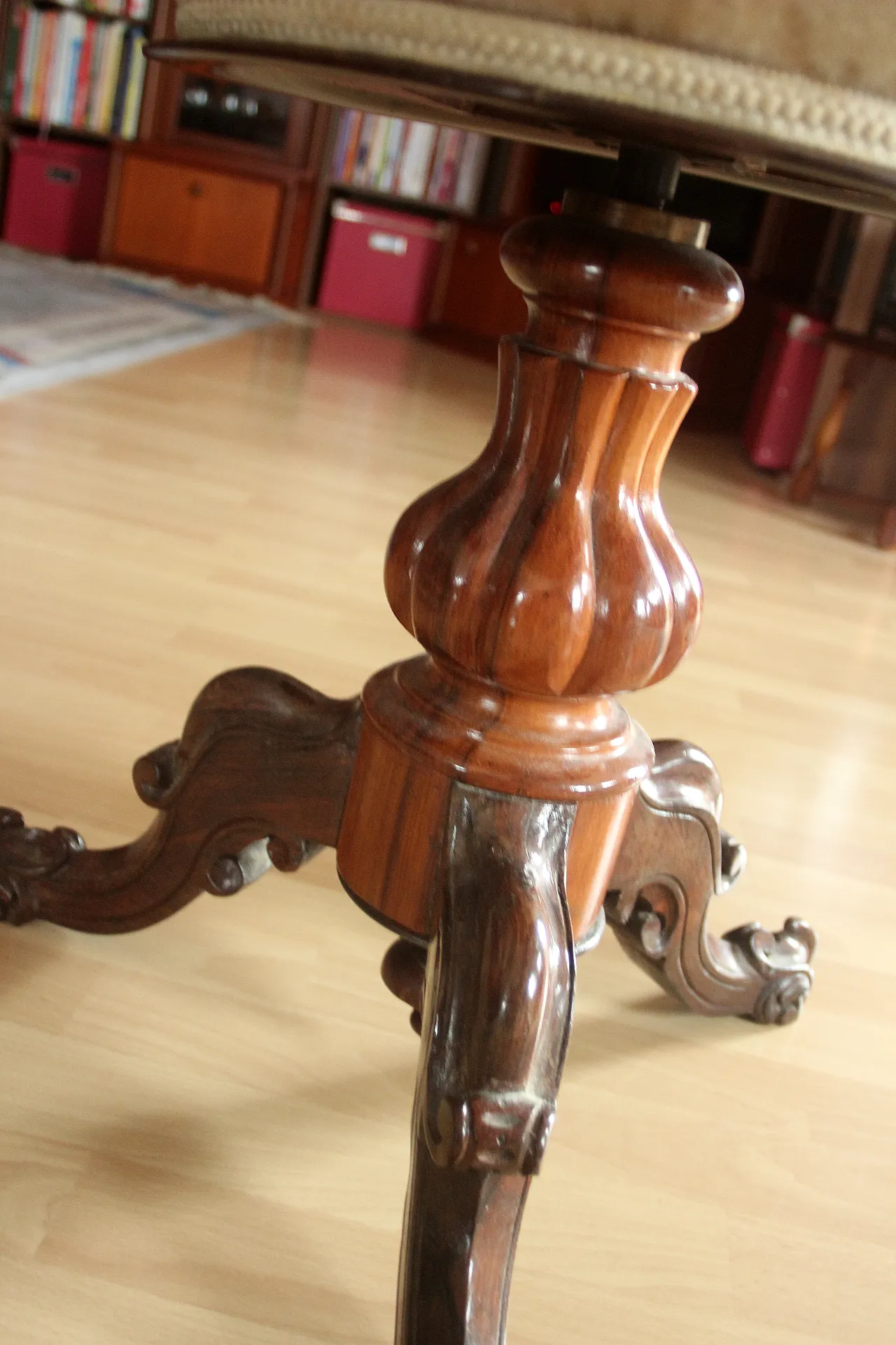 1920s Antique rotatable piano stool 4