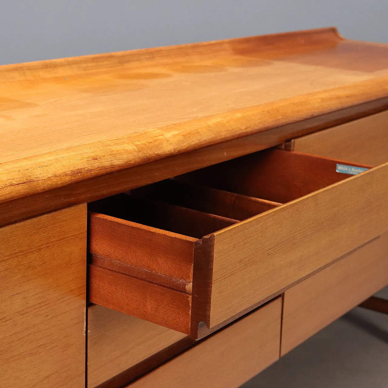 Credenza impiallacciata in mogano con cassetti, '900 8