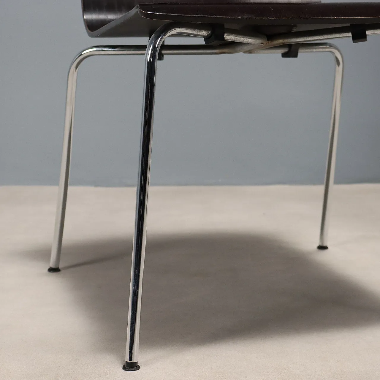 4 Sedie impilabili in multistrato laccato e acciaio, '900 8