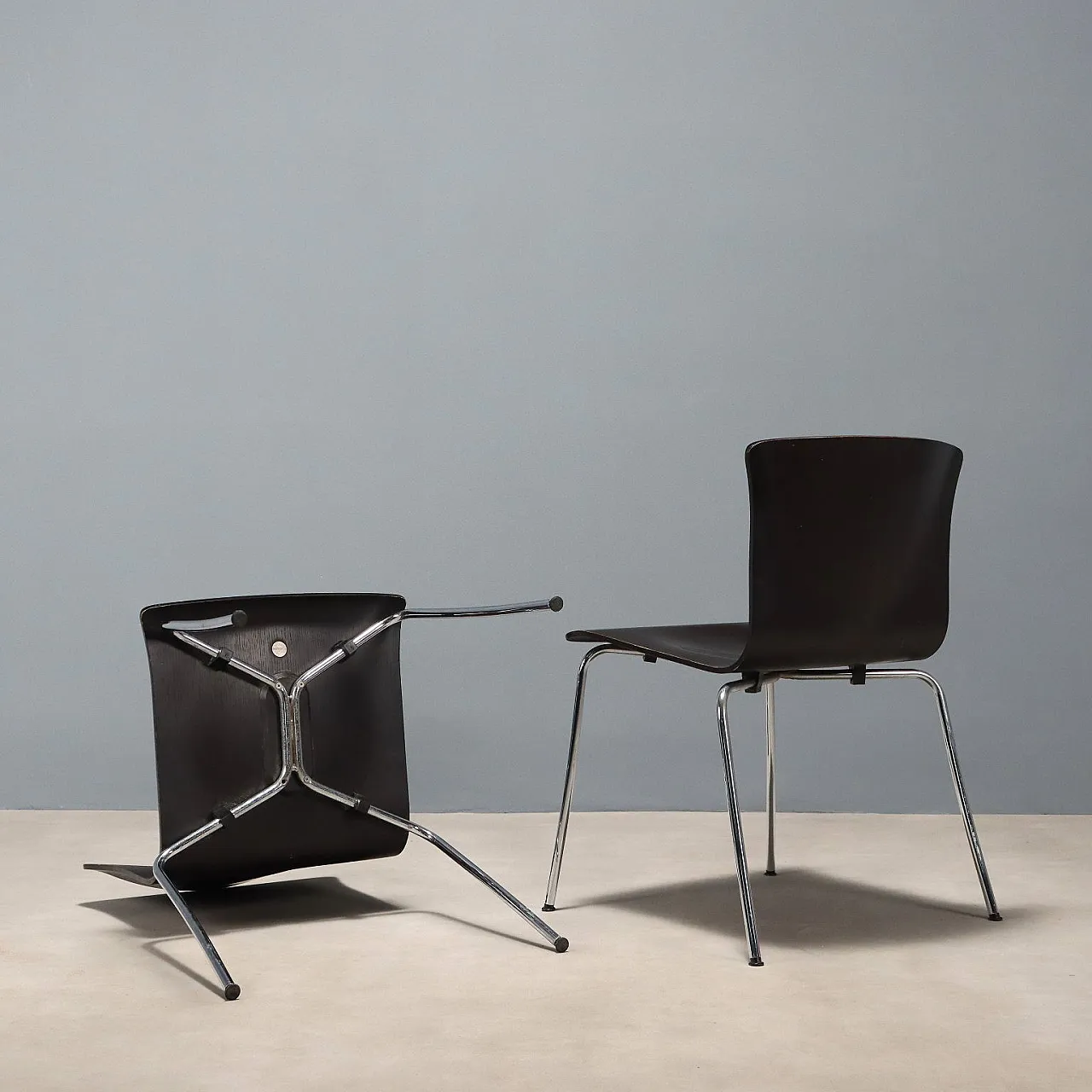 4 Sedie impilabili in multistrato laccato e acciaio, '900 9