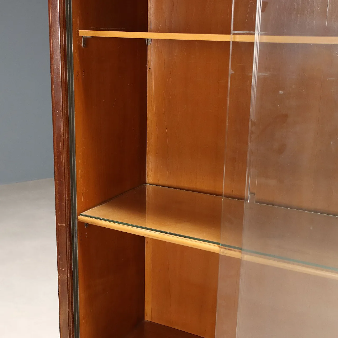 Vetrina con ante in vetro e impiallacciatura in legno esotico, '900 5