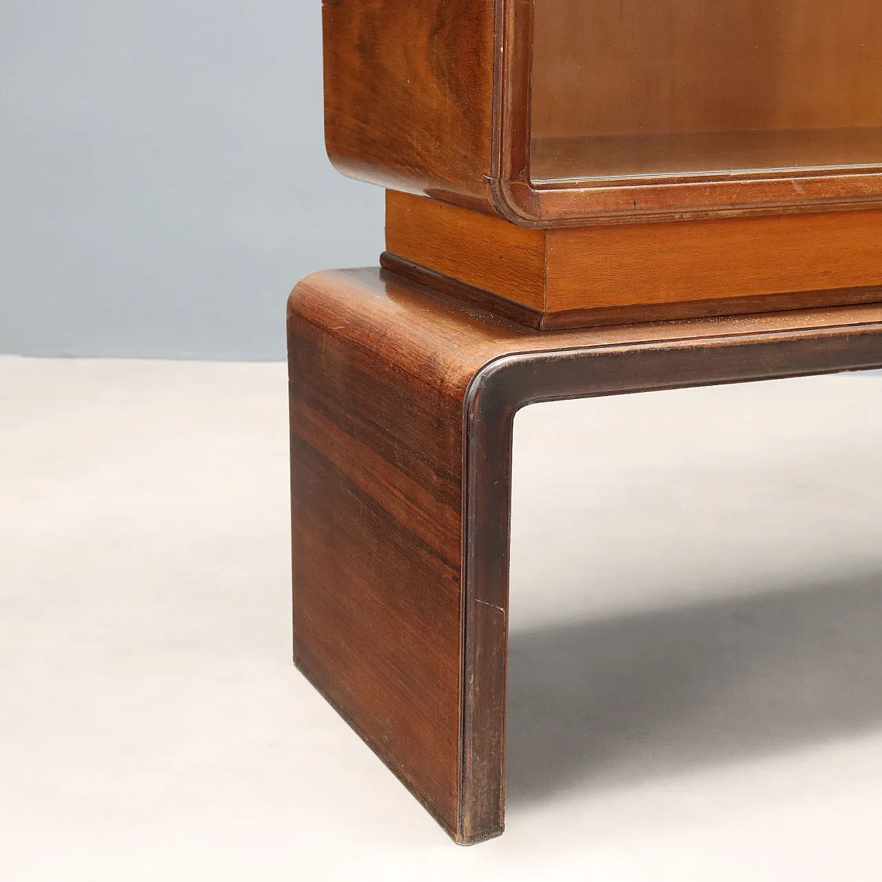 Vetrina con ante in vetro e impiallacciatura in legno esotico, '900 6