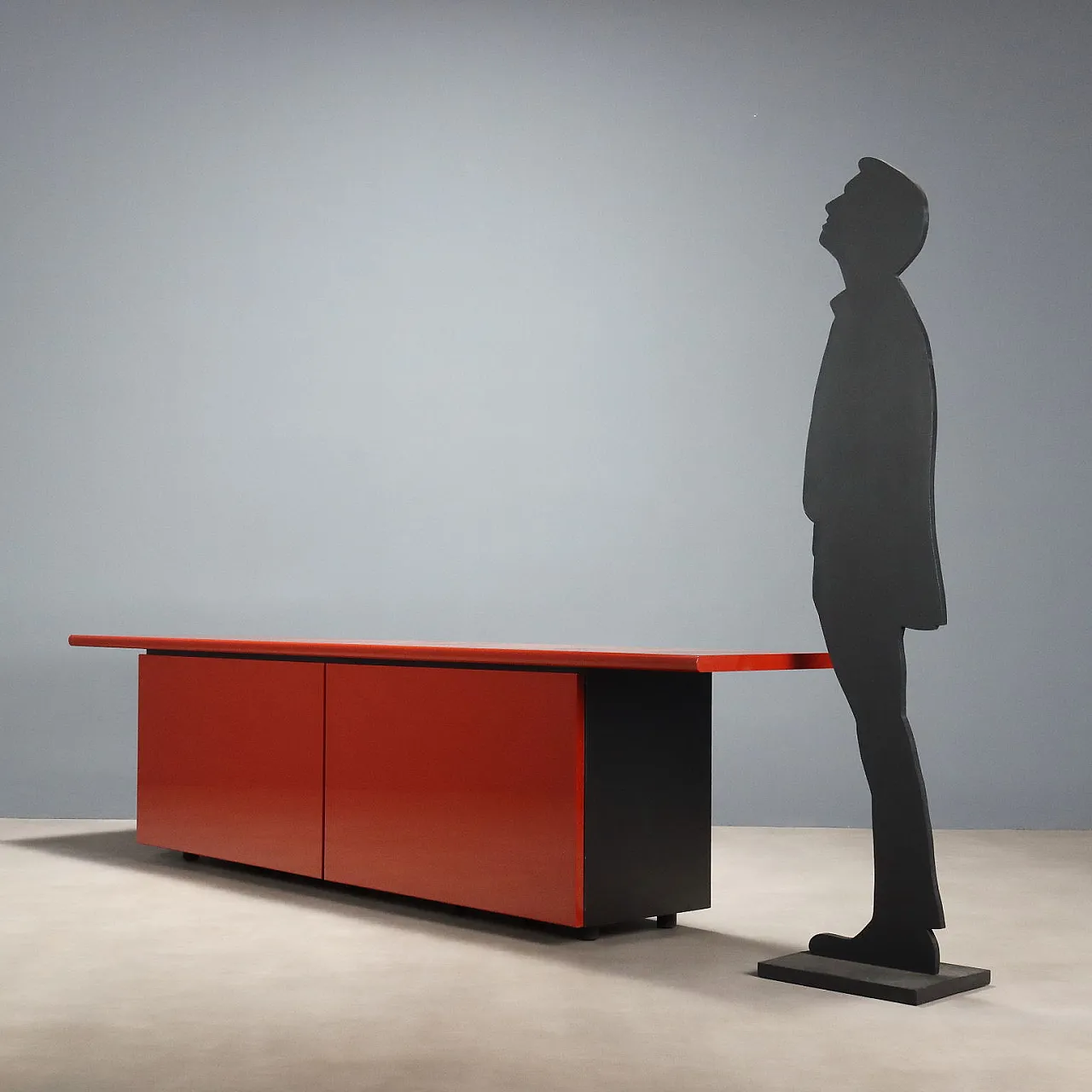 Credenza con ante scorrevoli e battenti in legno laccato rosso, '900 2