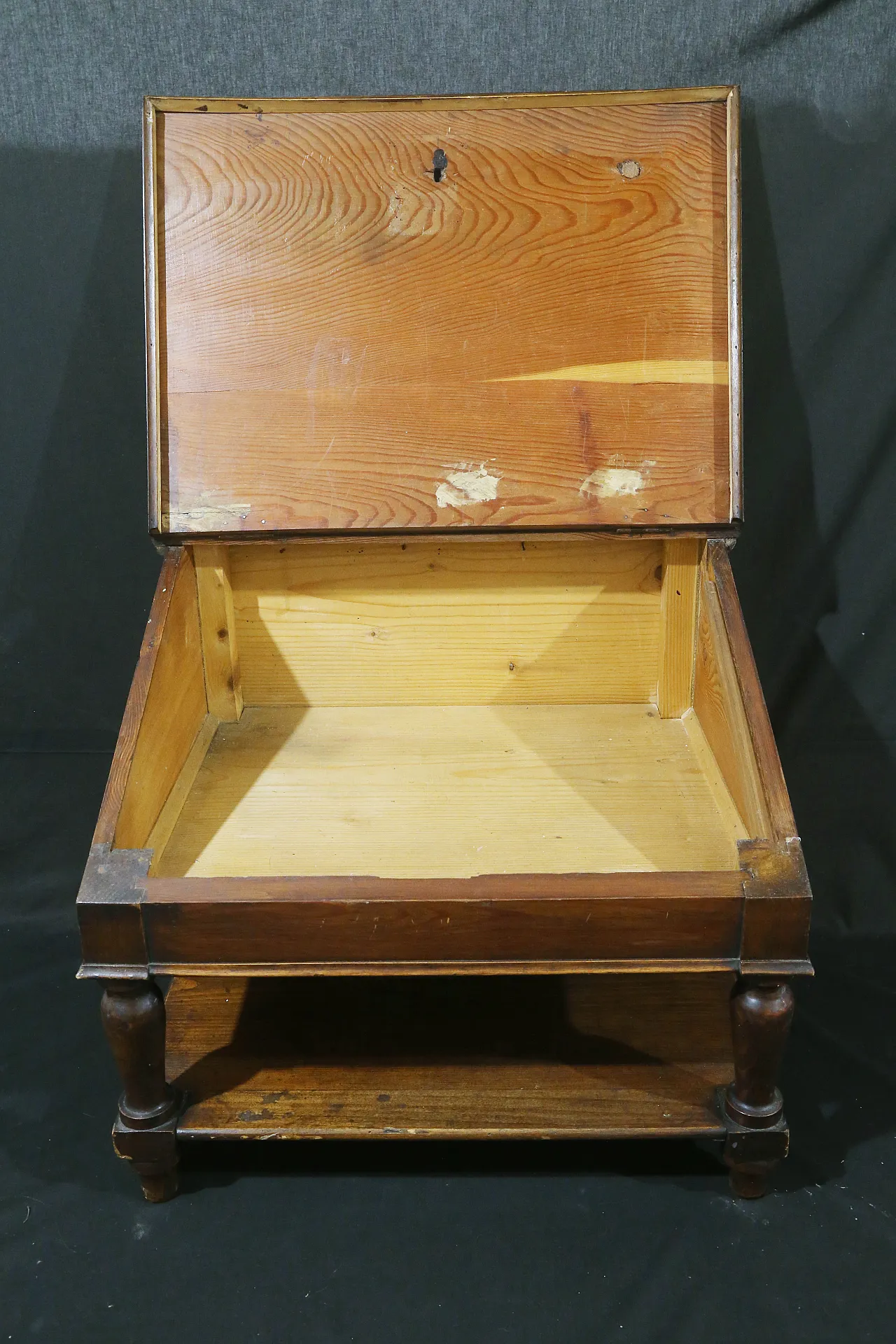 Wooden raised table lectern, late 19th century 17