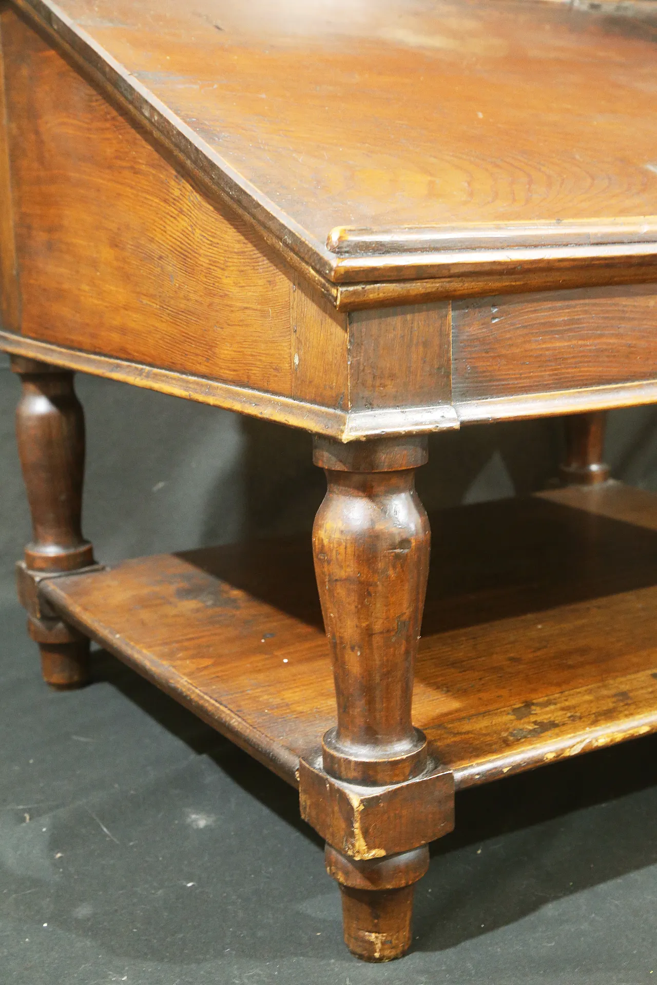 Wooden raised table lectern, late 19th century 18