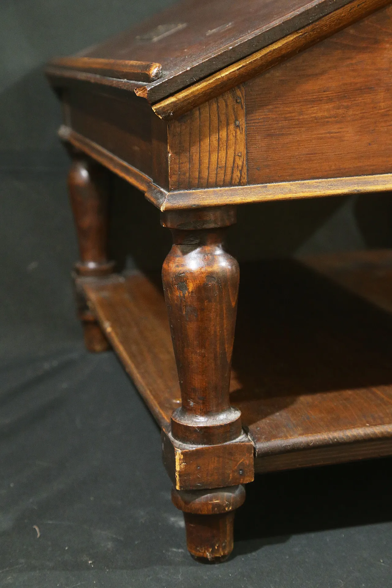 Wooden raised table lectern, late 19th century 19