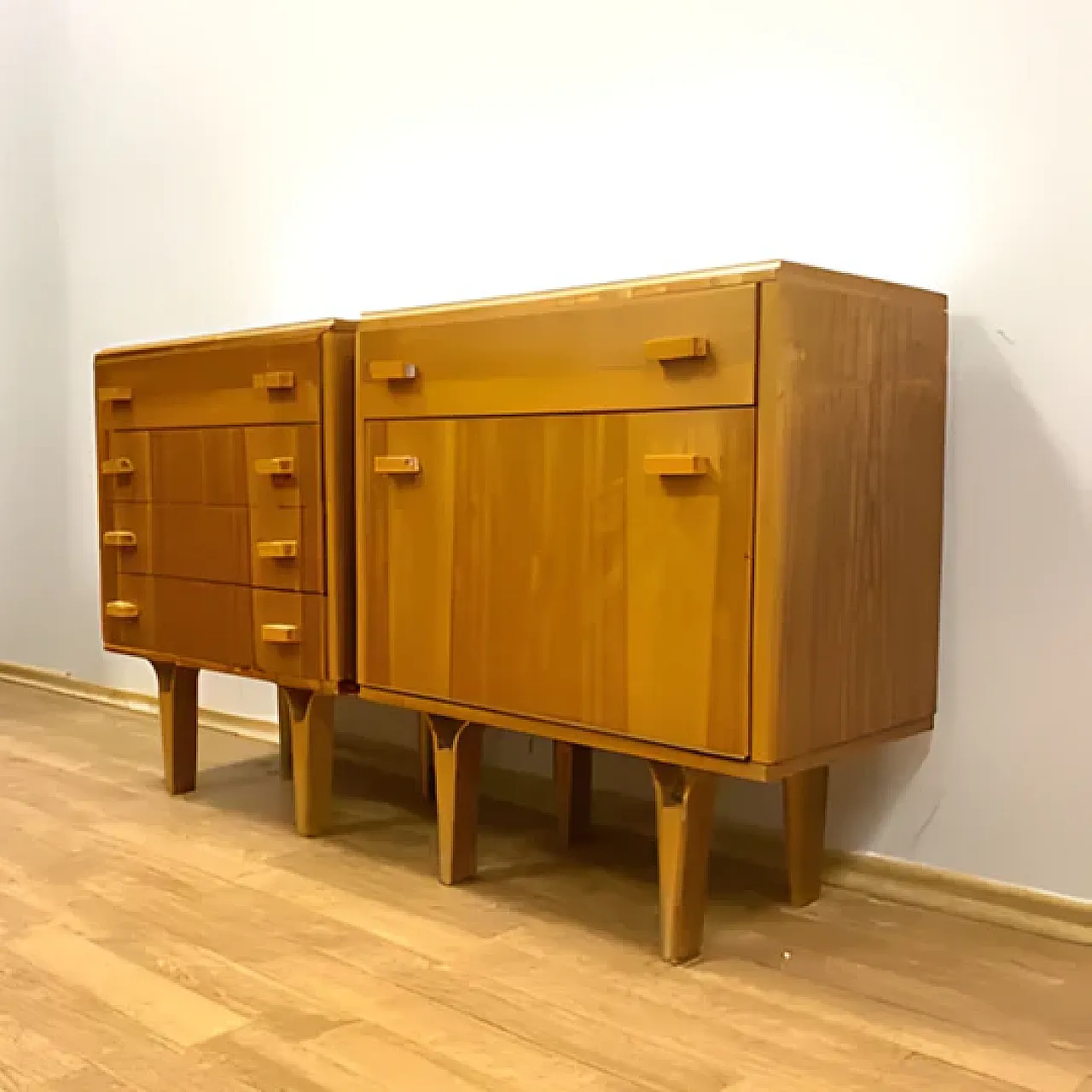 Coppia di mobili retrò di F. Mezulánik, stile Bruxelles, anni '60 2