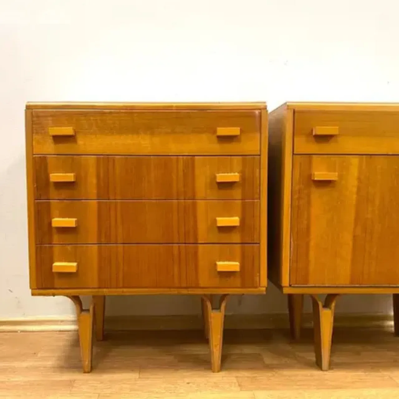 Coppia di mobili retrò di F. Mezulánik, stile Bruxelles, anni '60 5