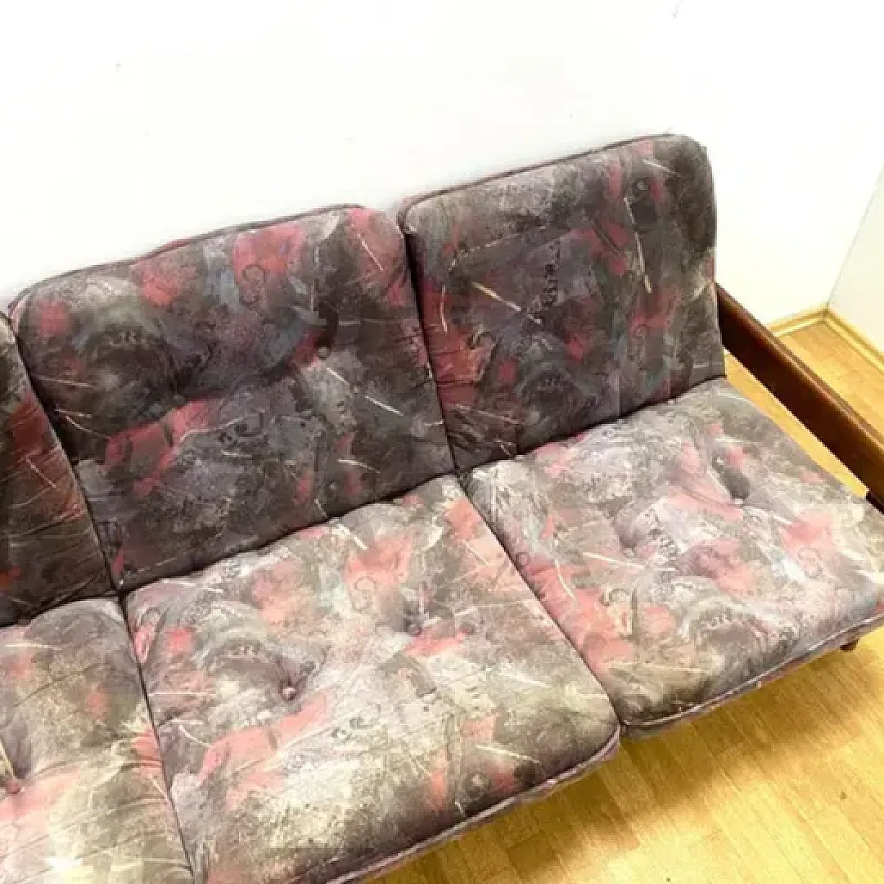 Divano retrò con struttura in legno massello, anni '70 5