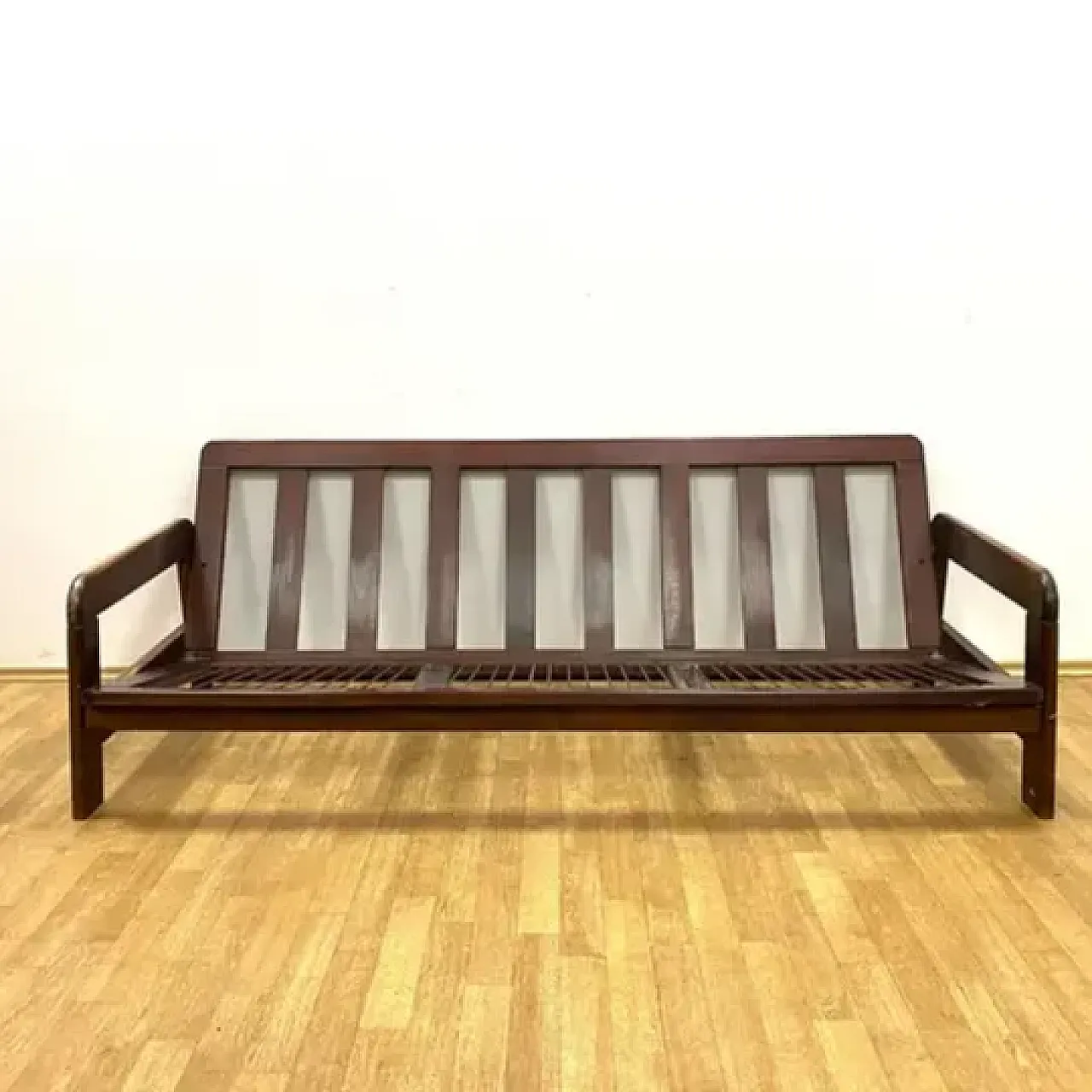 Divano retrò con struttura in legno massello, anni '70 8