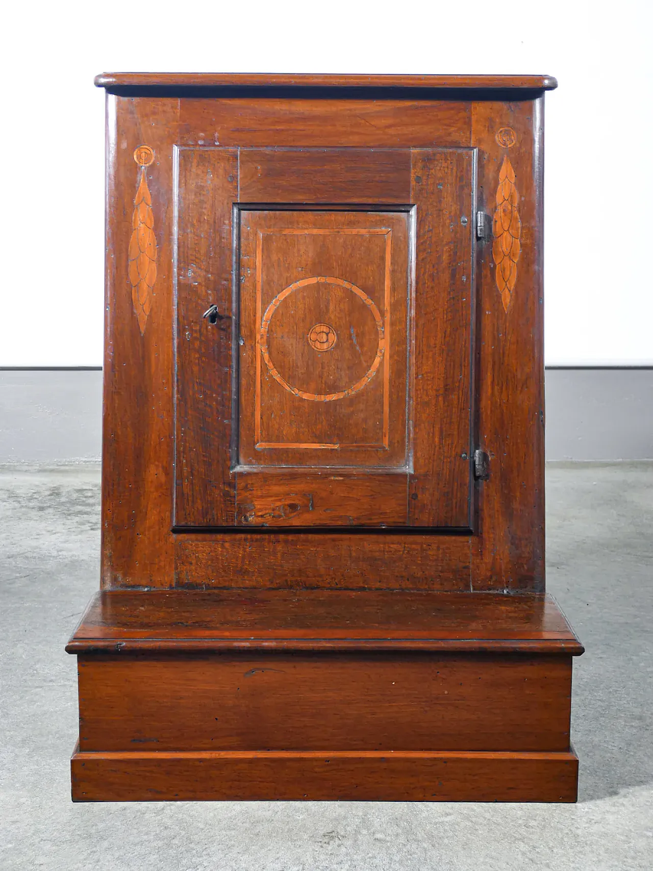 Inginocchiatoio in noce intarsiato con anta e scomparto, '800 3