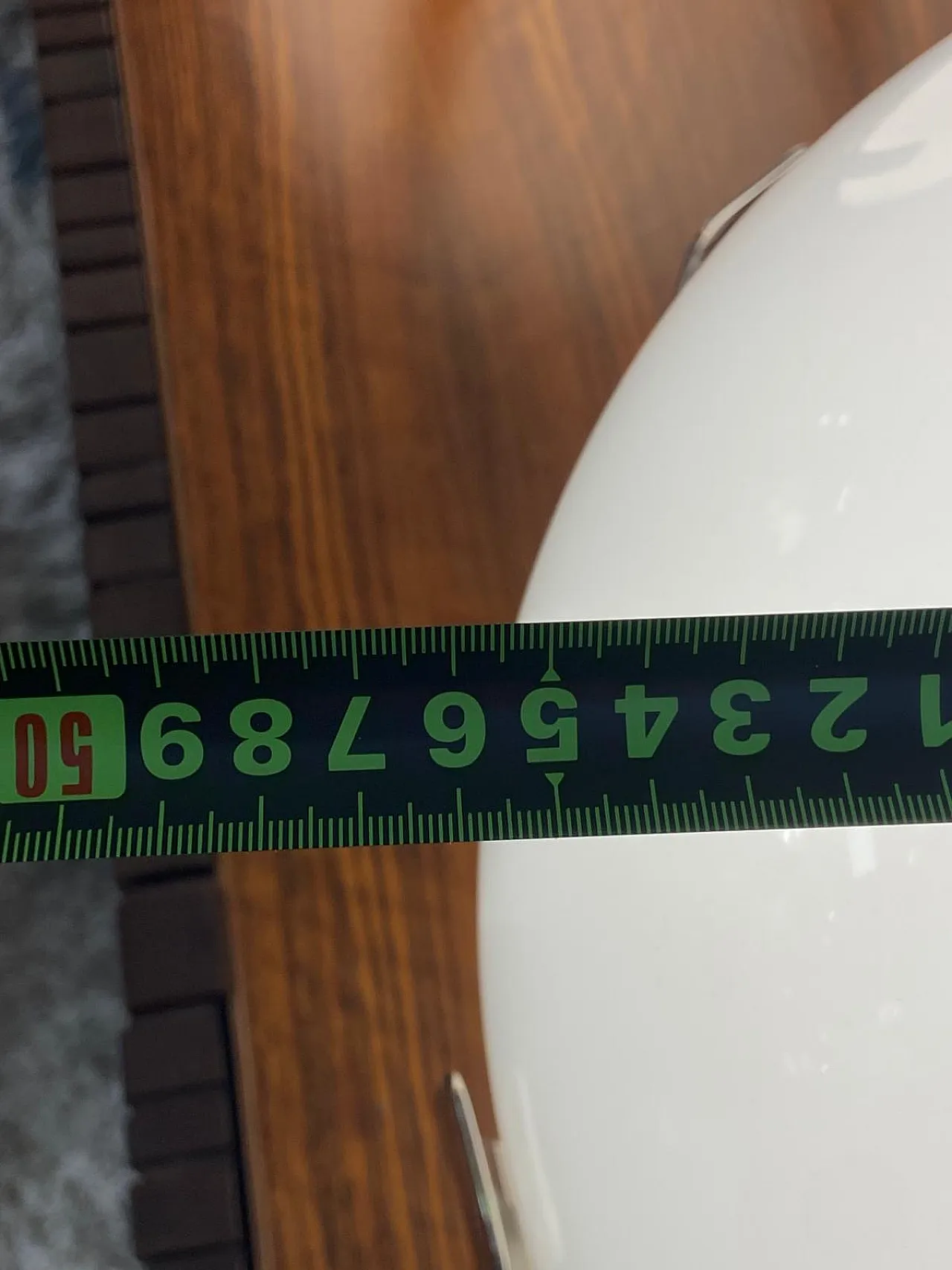 Coppia di lampade metallo cromato e opalino di Murano, anni '70 5