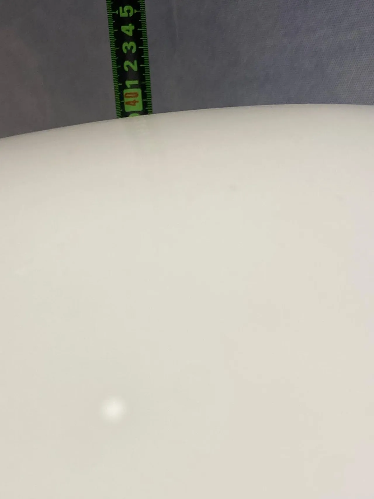 Coppia di lampade metallo cromato e opalino di Murano, anni '70 6