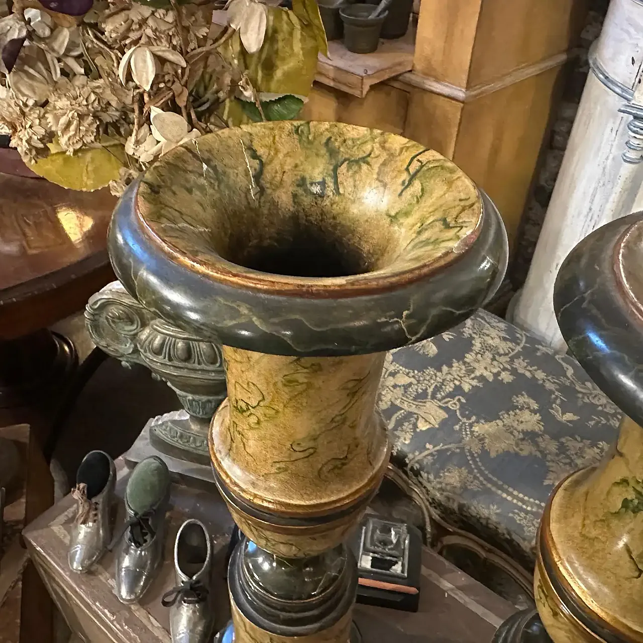 Coppia di vasi Art Deco in finto marmo laccato legno, metà '900 4