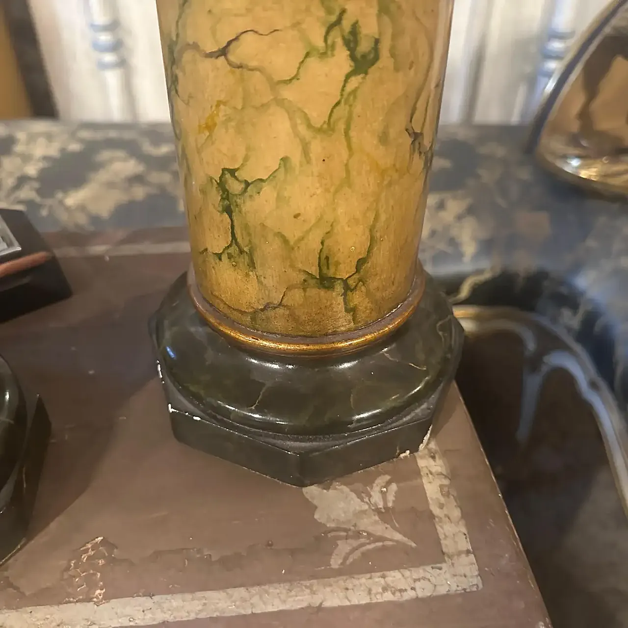 Coppia di vasi Art Deco in finto marmo laccato legno, metà '900 5