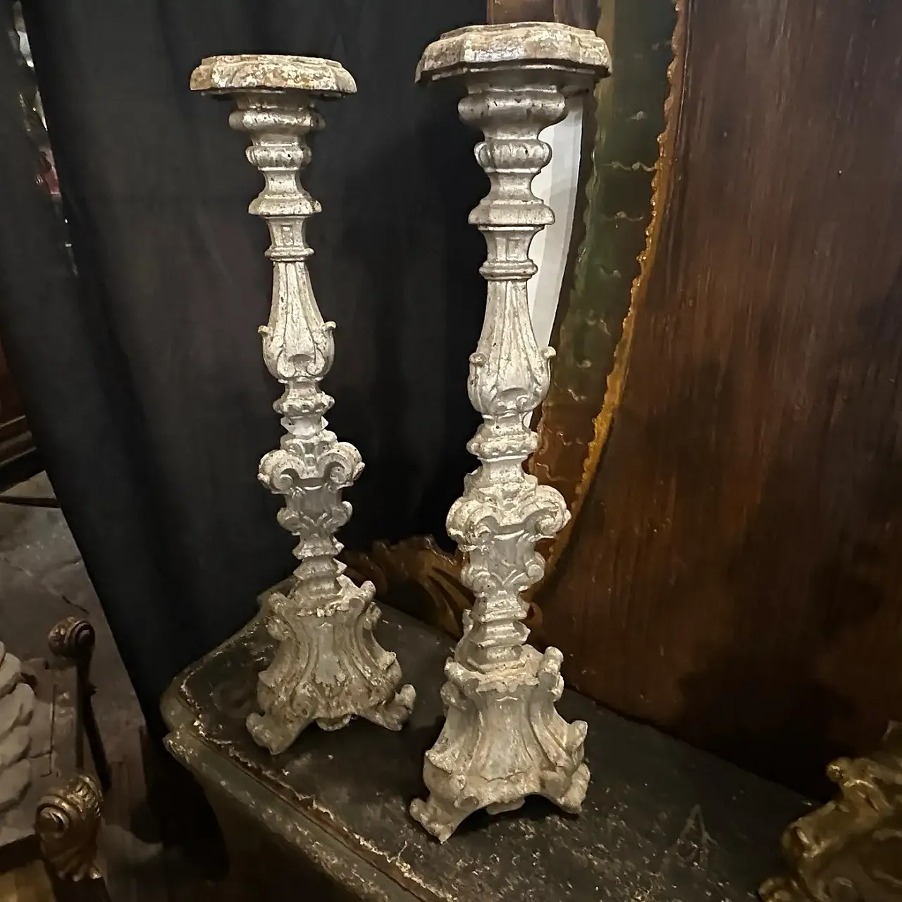 Coppia di candelieri in legno argentato, '800 15