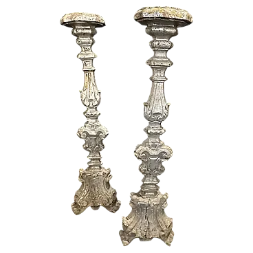 Coppia di candelieri in legno argentato, '800