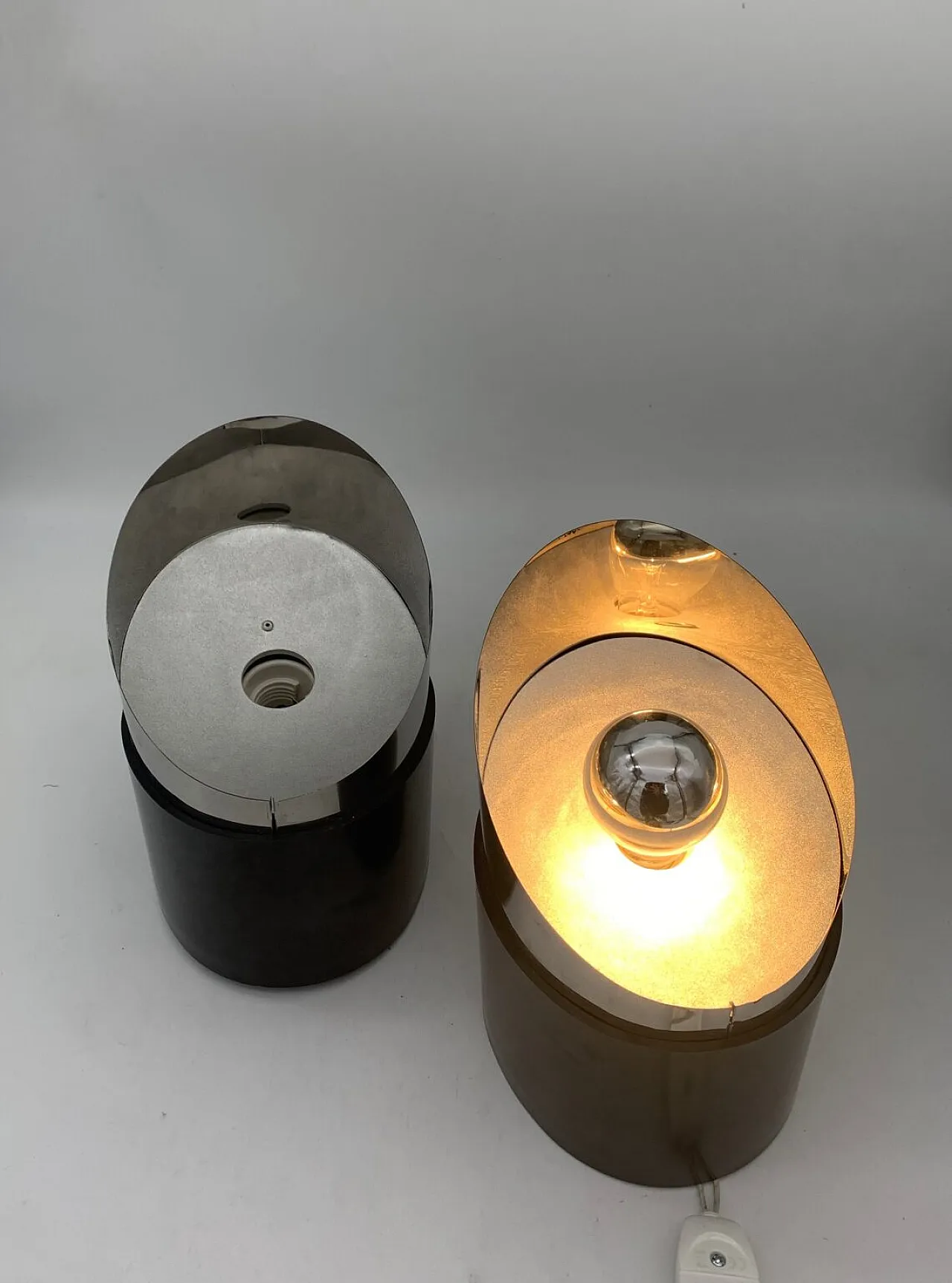 Coppia di applique in plastica e acciaio di Luci, anni '70 1