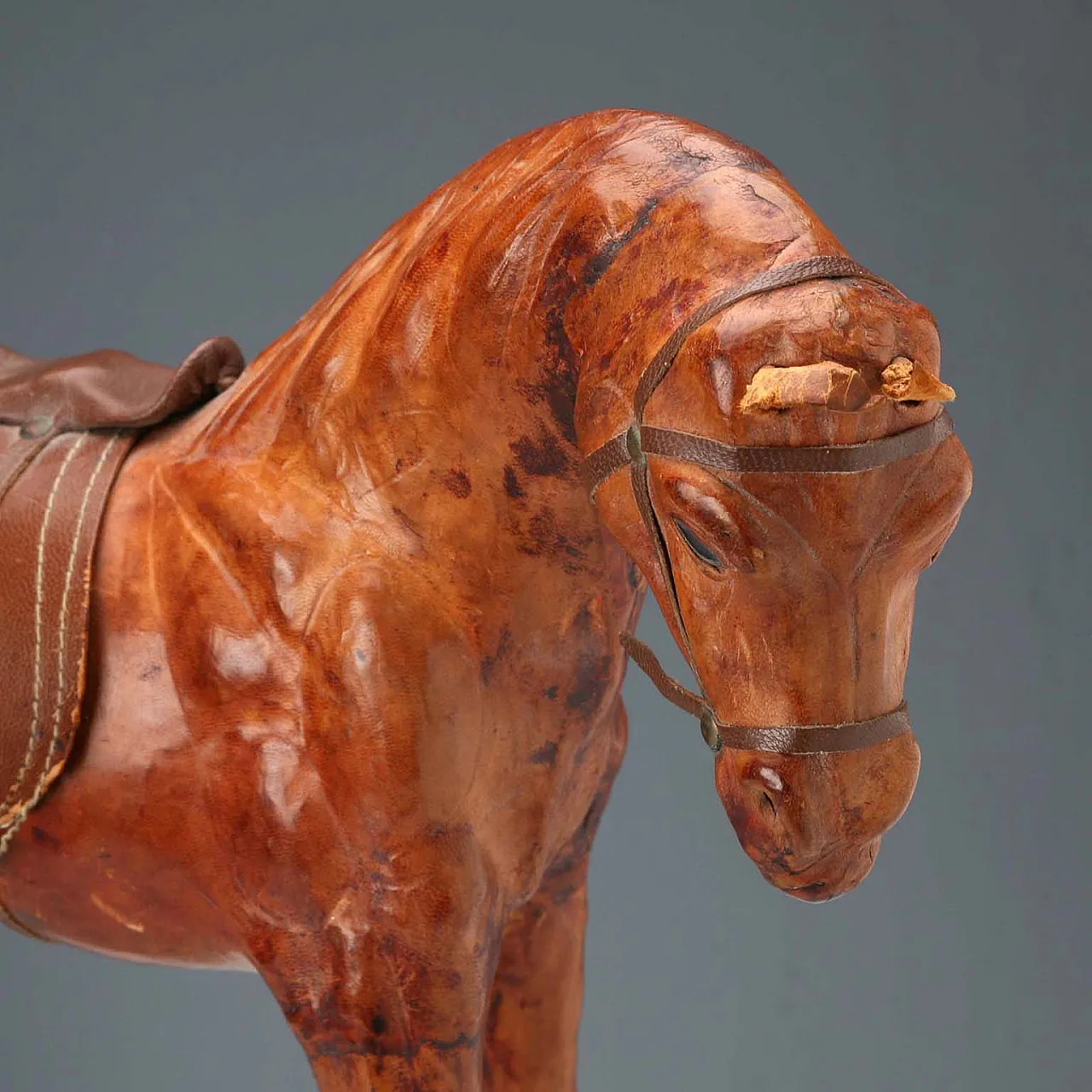 Scultura raffigurante cavallo rivestito in pelle, '900 4
