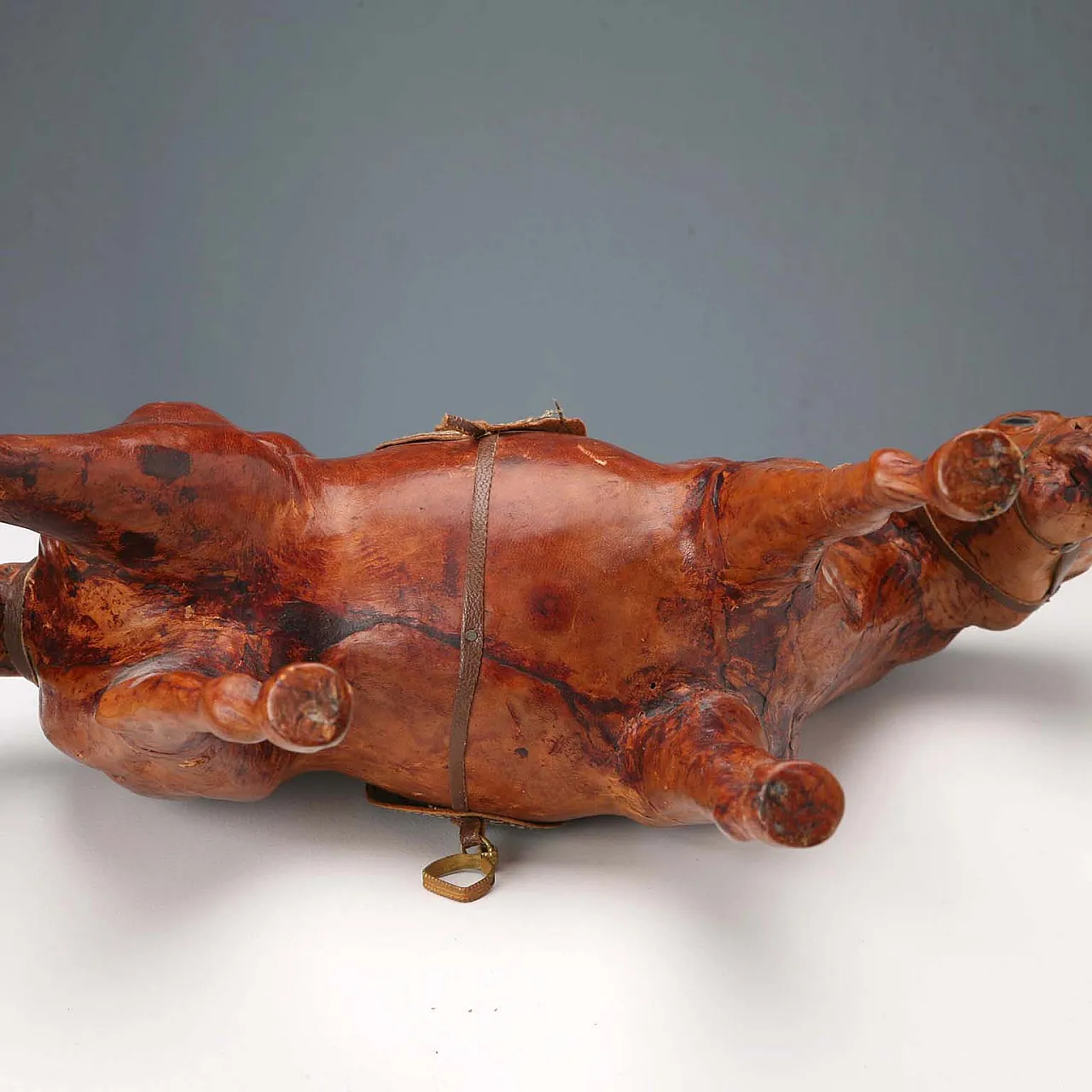 Scultura raffigurante cavallo rivestito in pelle, '900 10