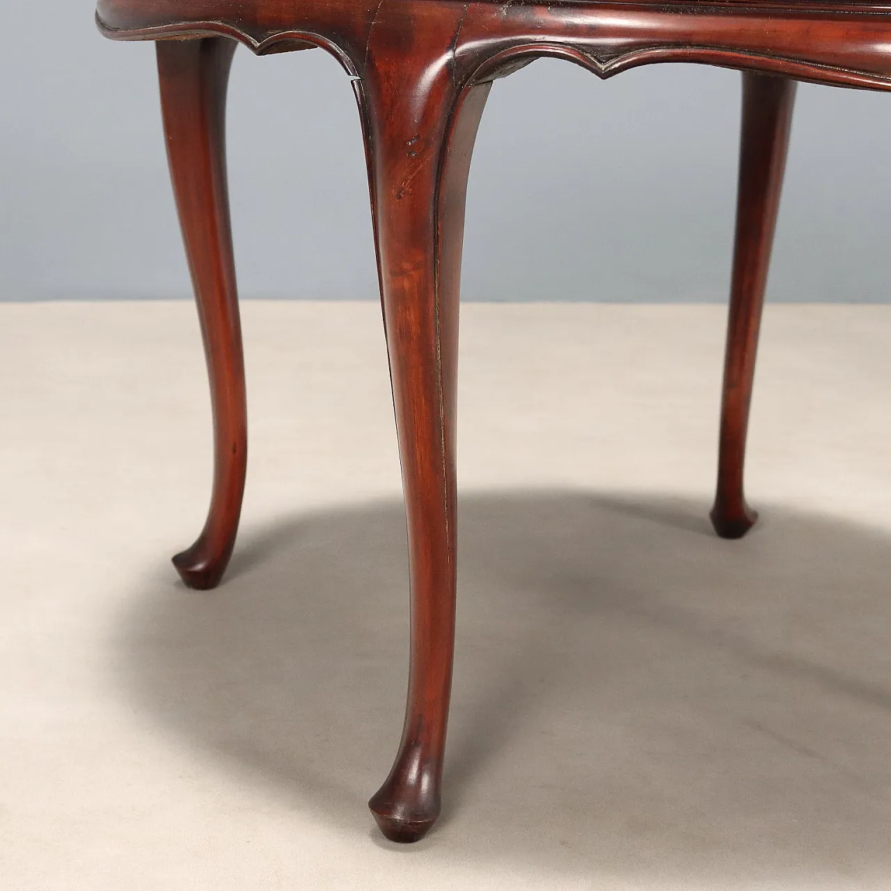 Tavolino in mogano con piano in vetro opalino, primo '900 4