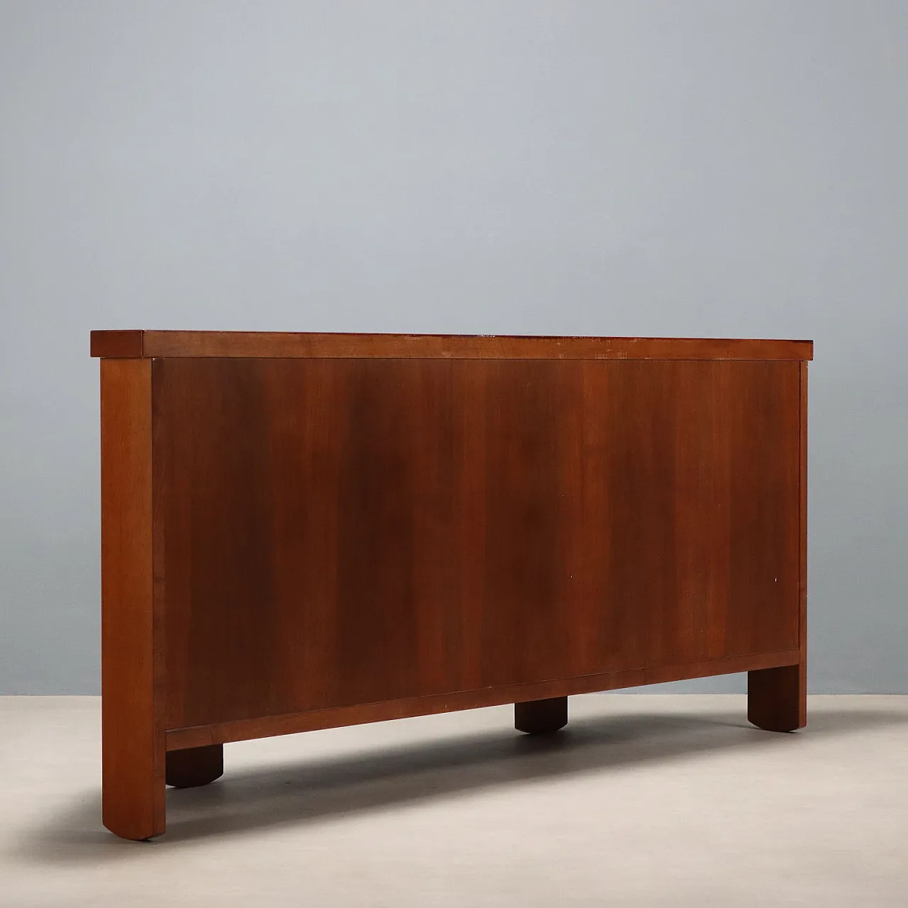 Credenza con cassetti a vista sottopiano e ante battenti in noce, '900 10