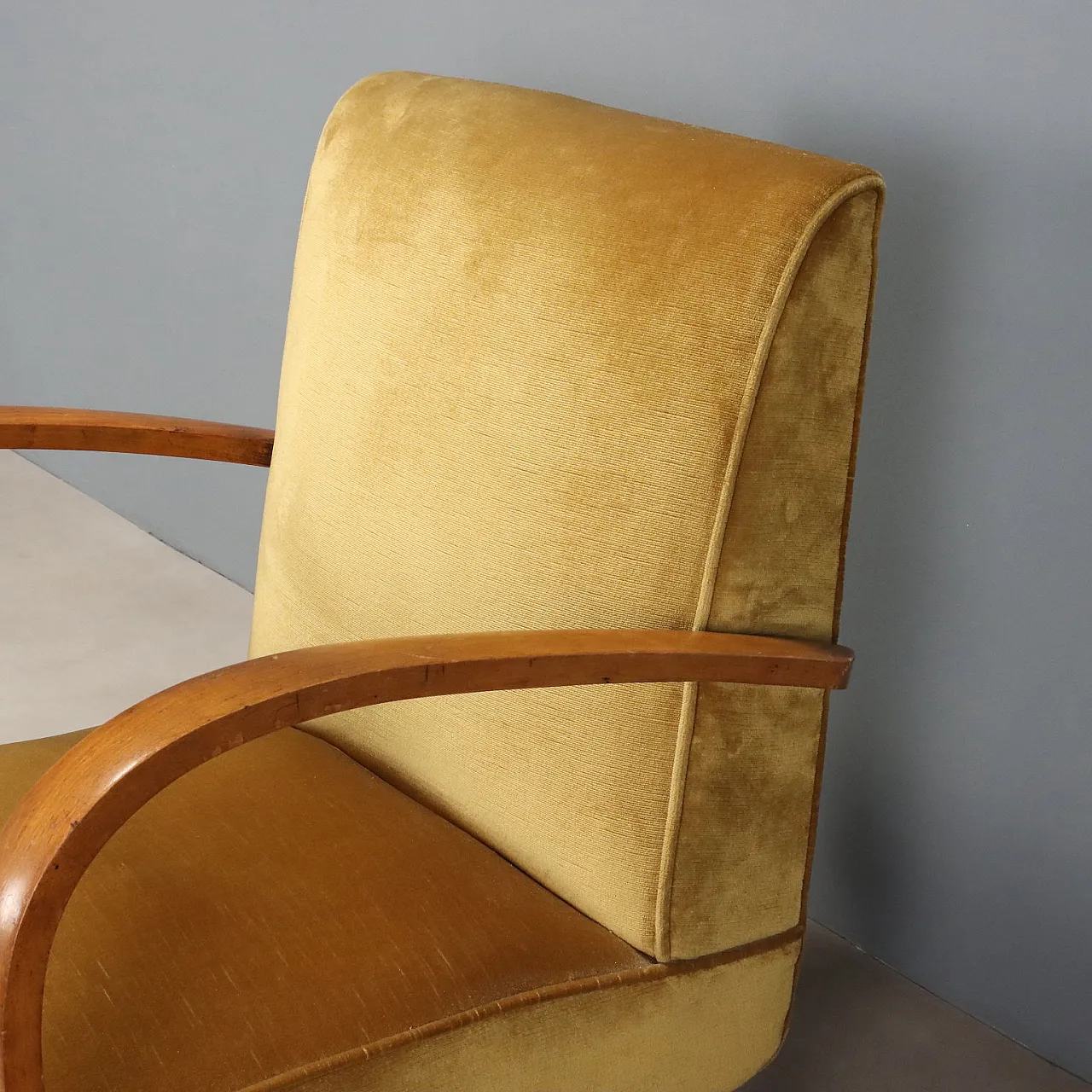 Coppia di poltrone con braccioli in legno curvato a vista, '900 4