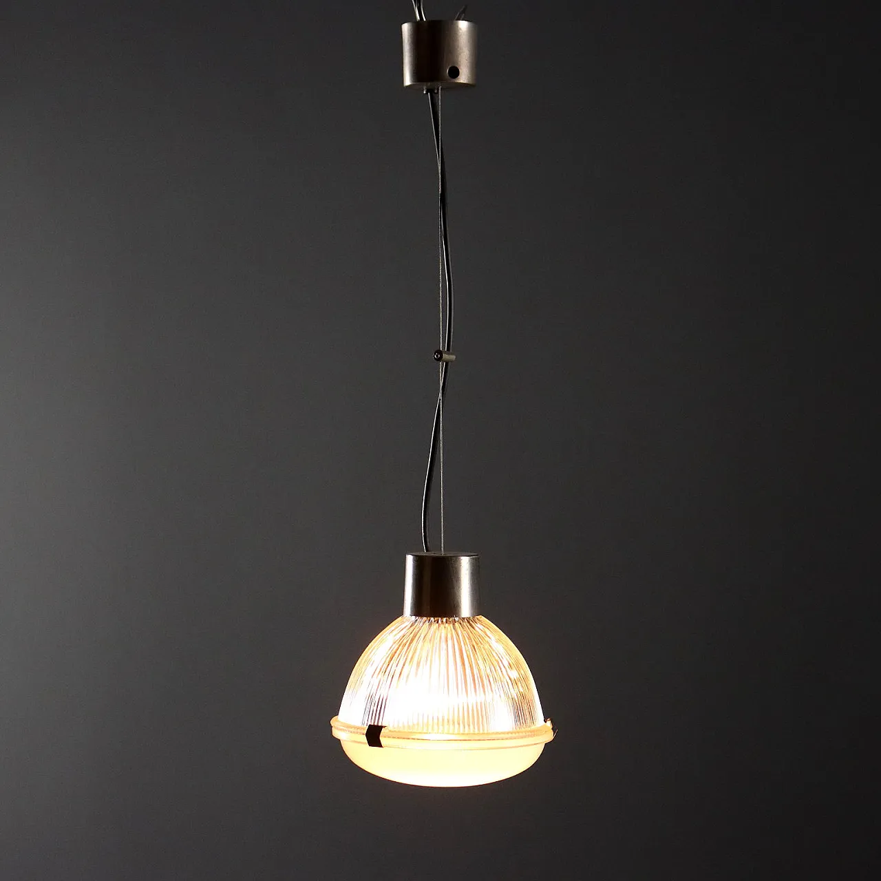 Coppia di lampade modello 4409 in ottone, metallo e vetro, '900 3