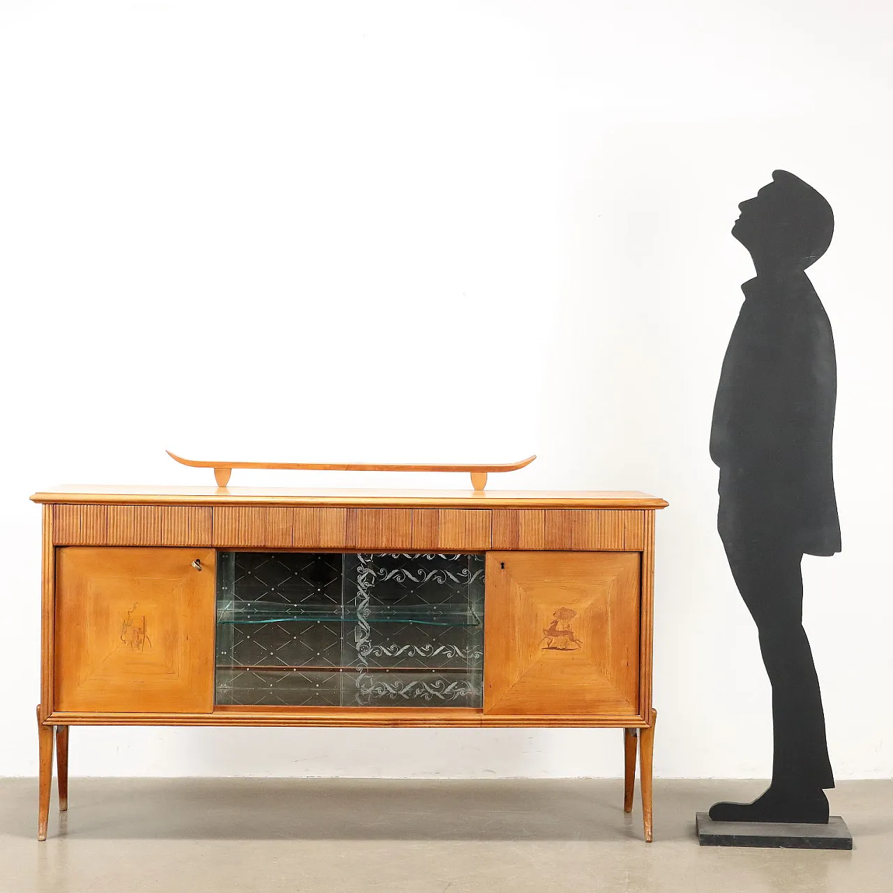 Buffet cabinet in cherry veneer and glass, 1950s 2
