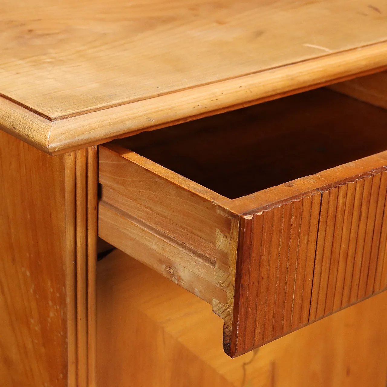 Buffet cabinet in cherry veneer and glass, 1950s 6