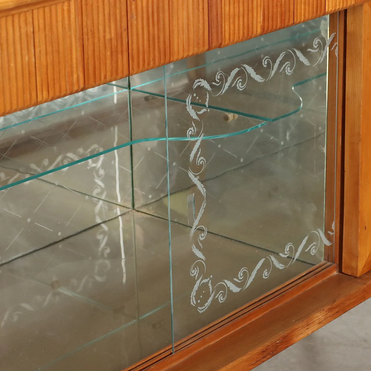 Buffet cabinet in cherry veneer and glass, 1950s 7