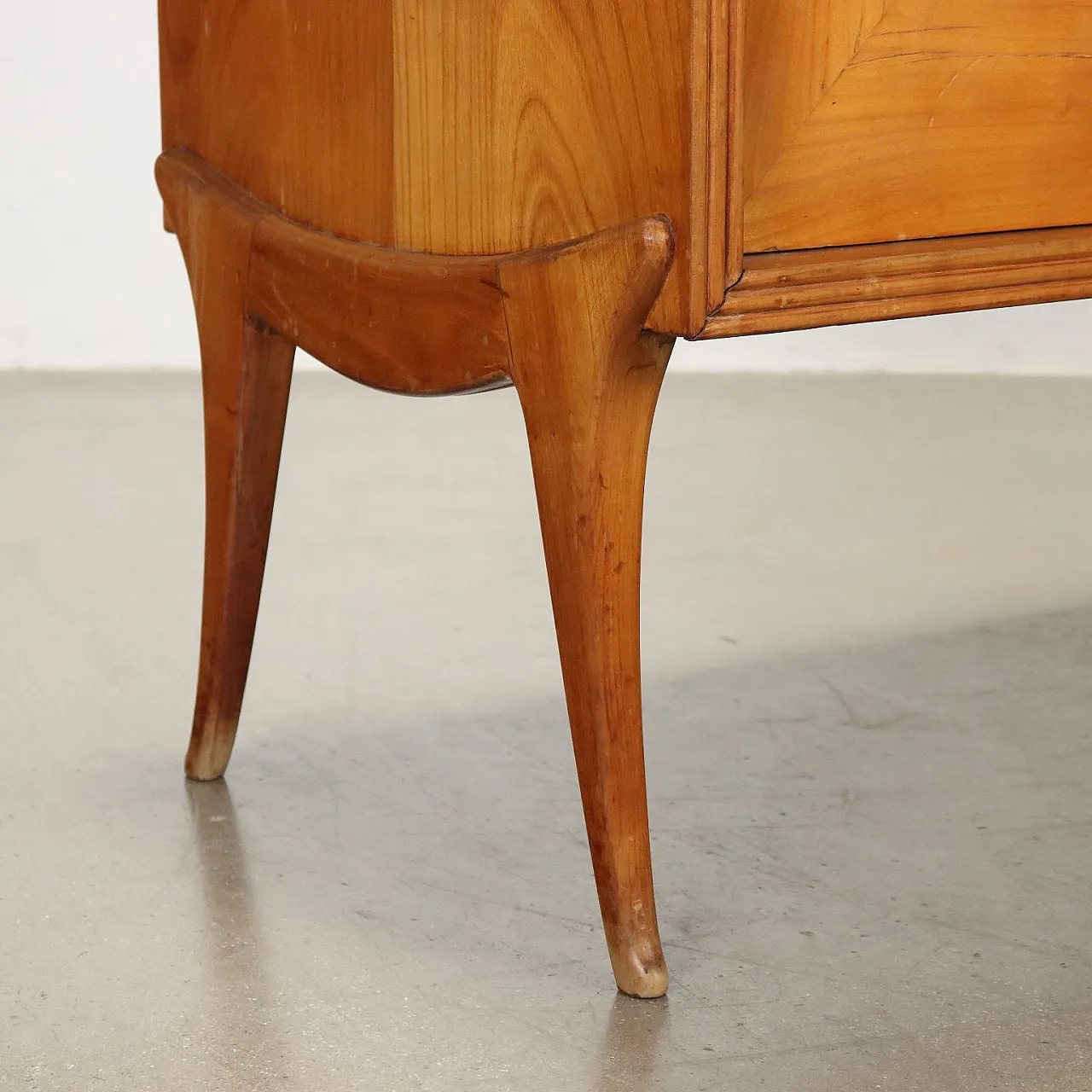 Buffet cabinet in cherry veneer and glass, 1950s 9
