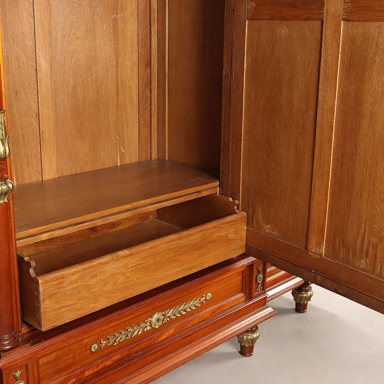 Armadio in mogano, rovere e bronzo cesellato e dorato, primo '900 8