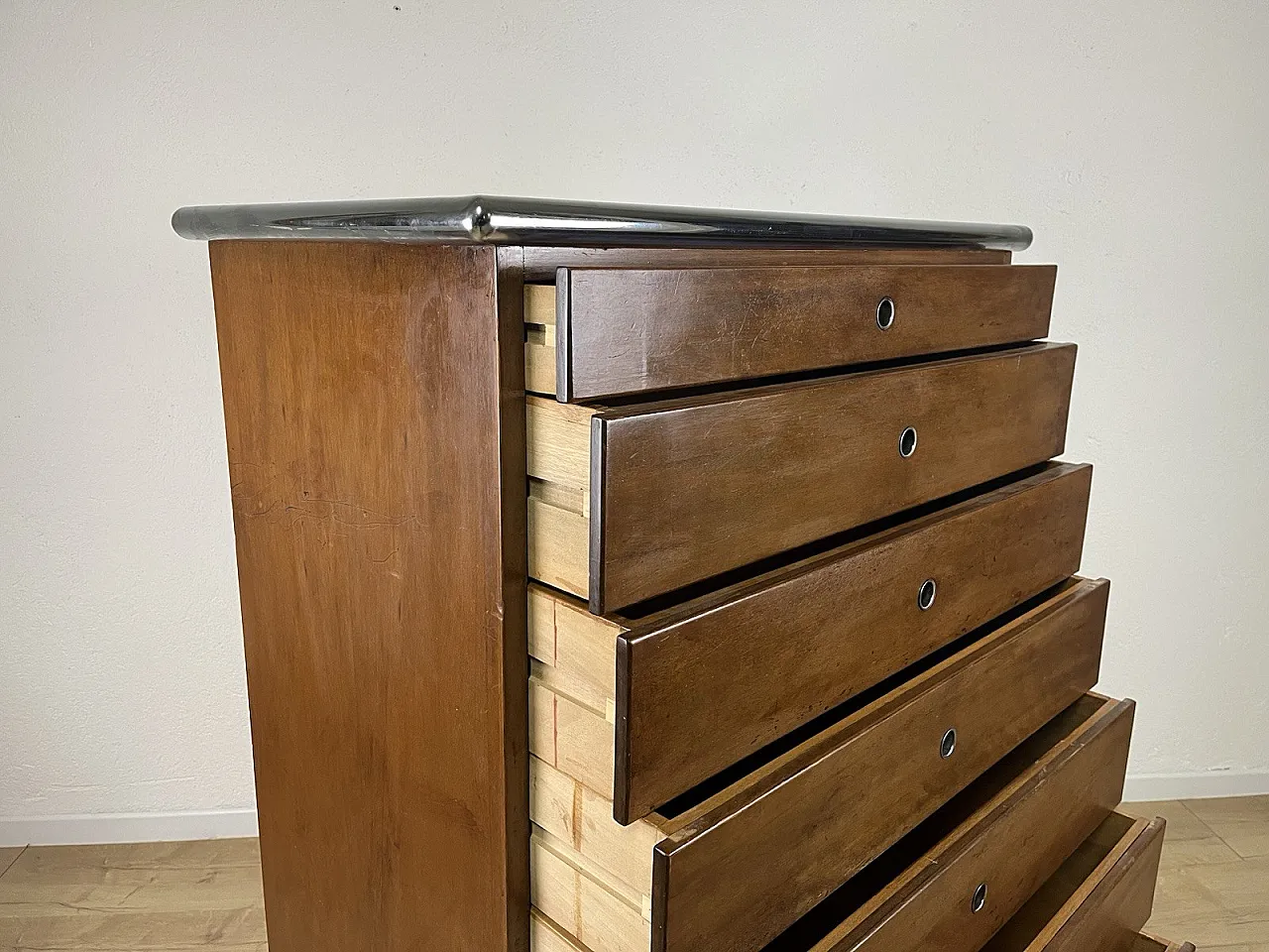 Cassettiera in legno, acciaio e vetro fumé, anni '60 10