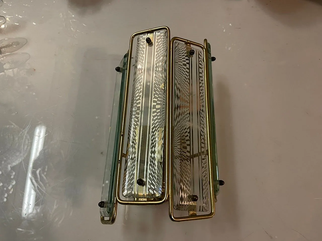 Coppia di applique in ottone e vetro, Italia, anni '70 2