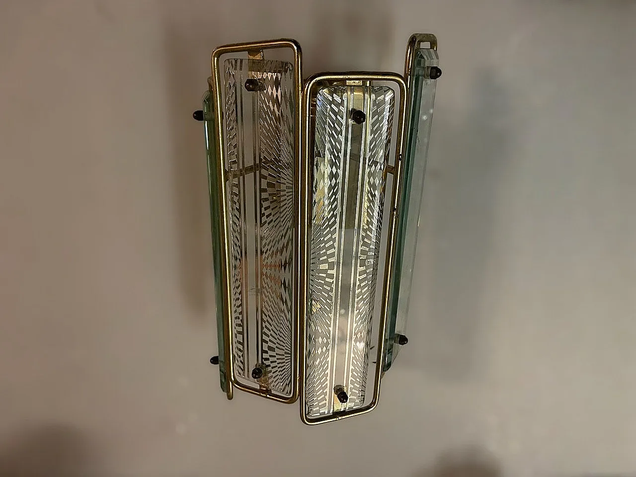 Coppia di applique in ottone e vetro, Italia, anni '70 5