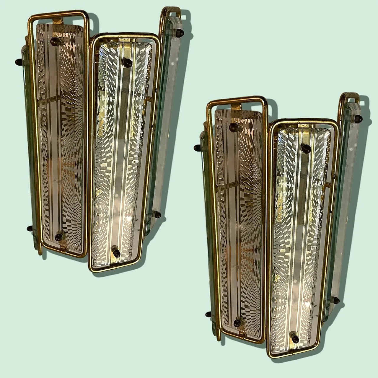 Coppia di applique in ottone e vetro, Italia, anni '70 6