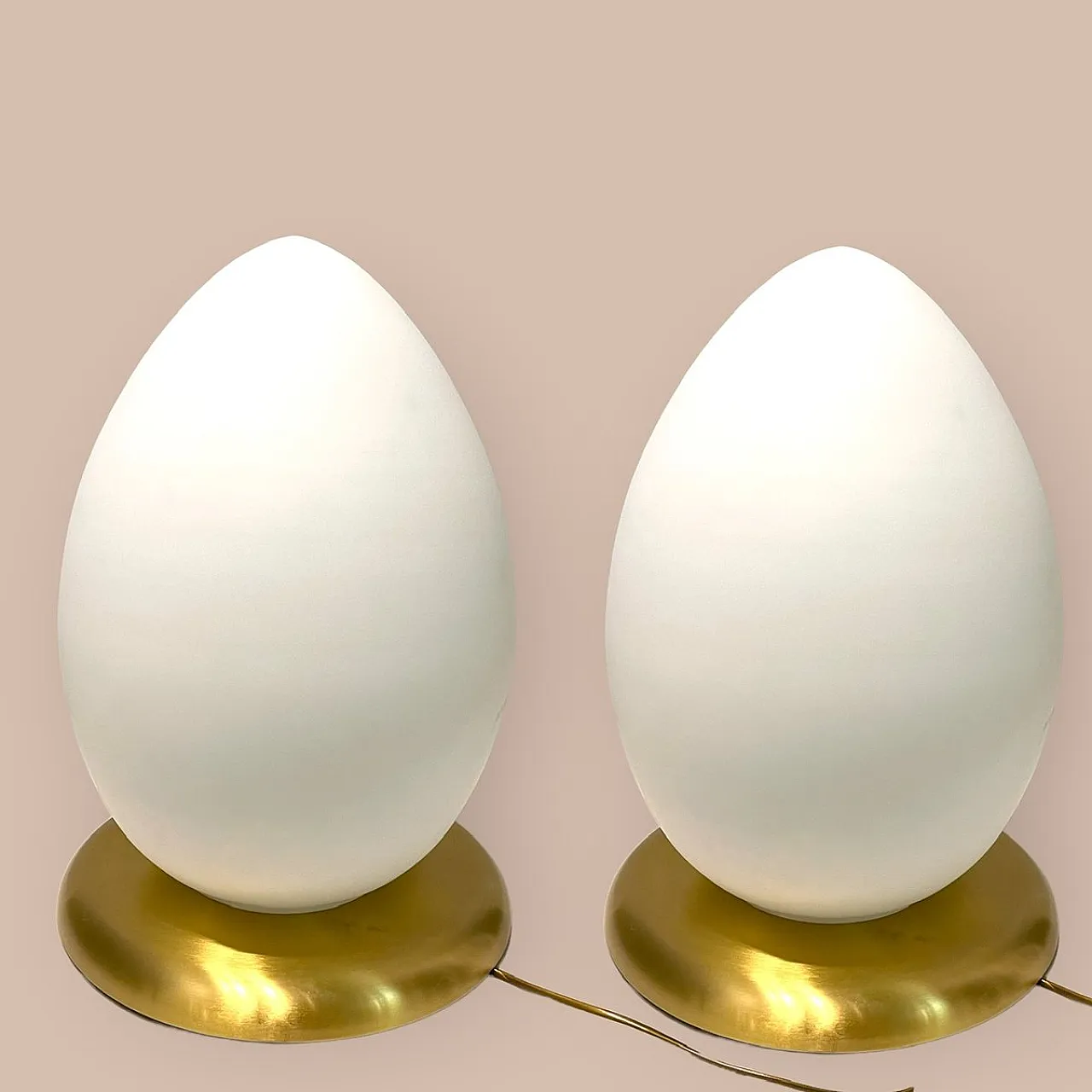 Pair of Egg-shaped table lamps in opaline glass, 80s 1