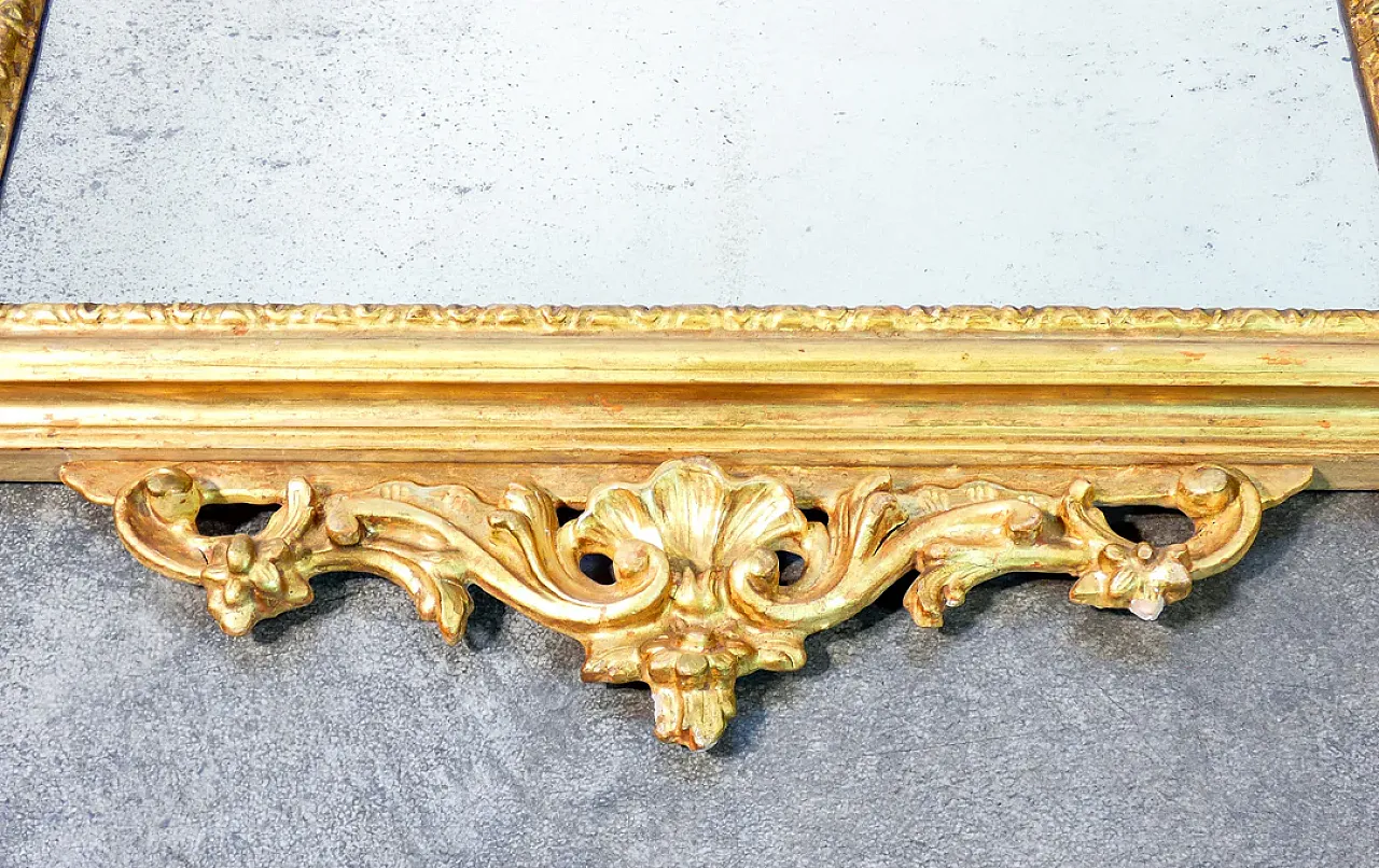Specchio Luigi XV in legno scolpito gessato e dorato, '700 6