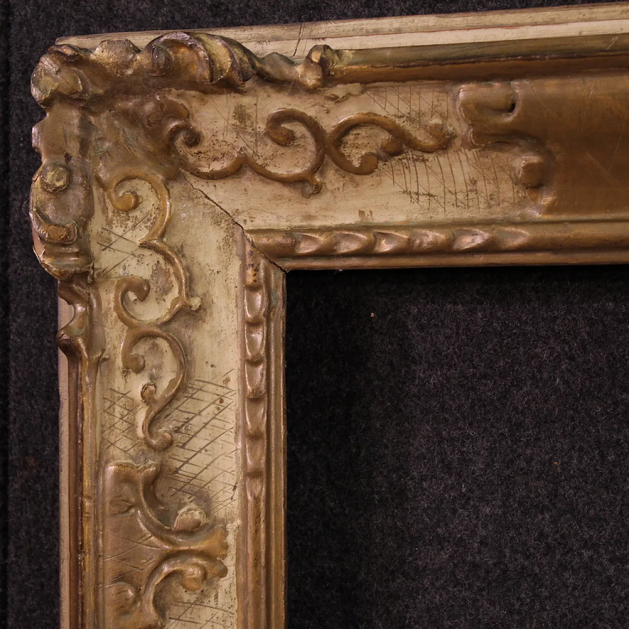 Italian lacquered and gilded frame, 20th century 3