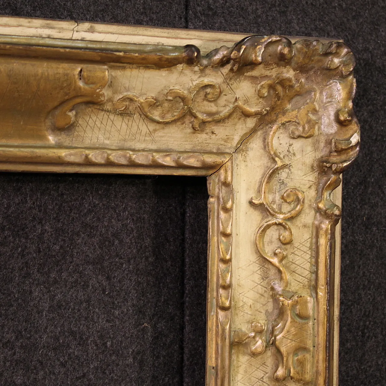 Italian lacquered and gilded frame, 20th century 4