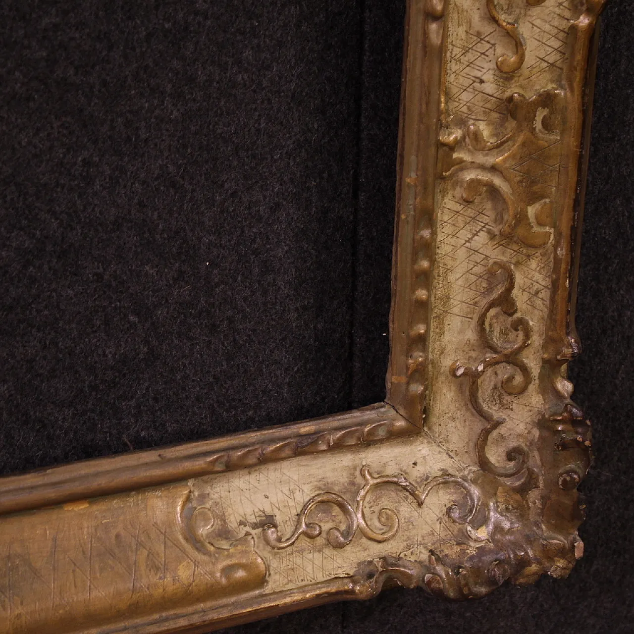 Italian lacquered and gilded frame, 20th century 5