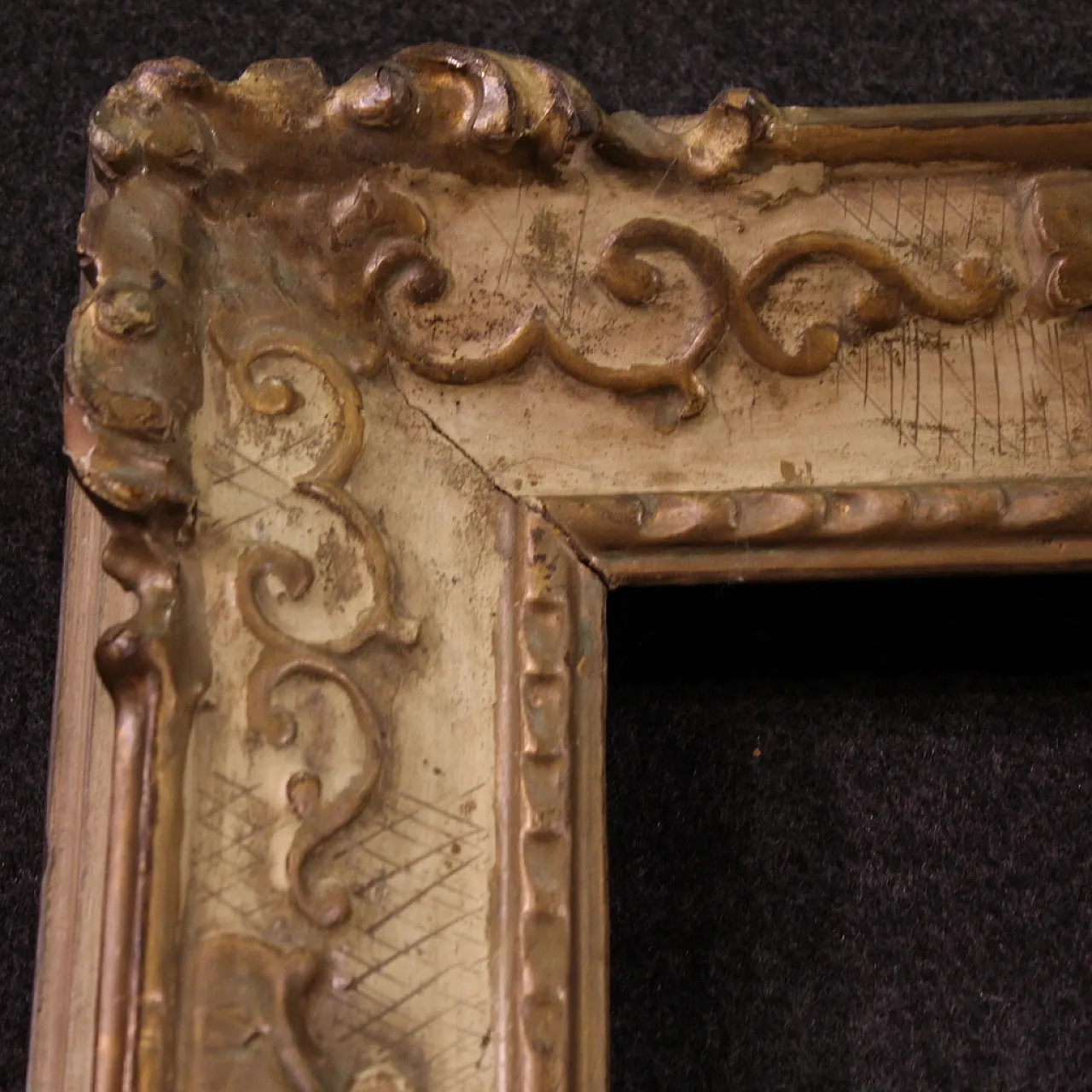 Italian lacquered and gilded frame, 20th century 15