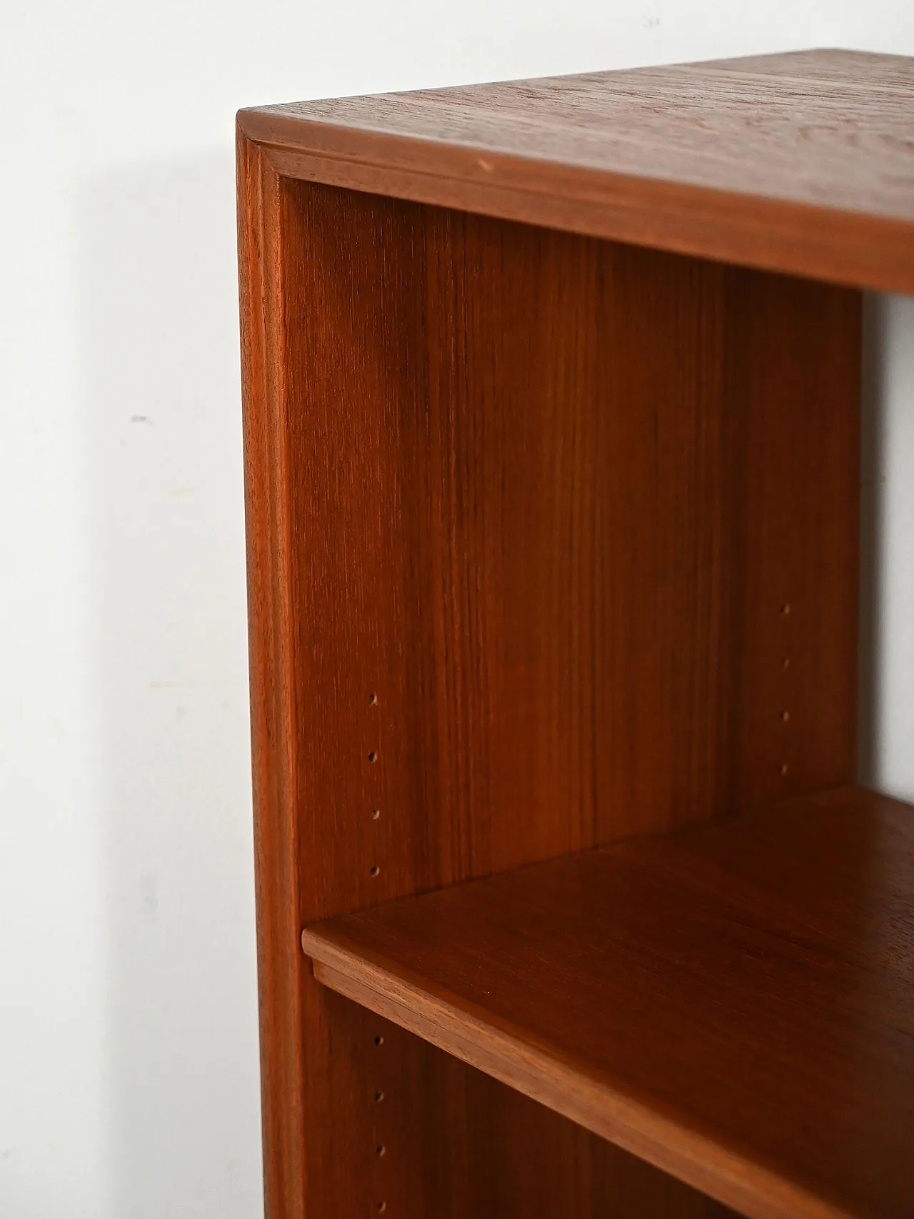 Piccola libreria scandinava in teak con ripiani regolabili 6