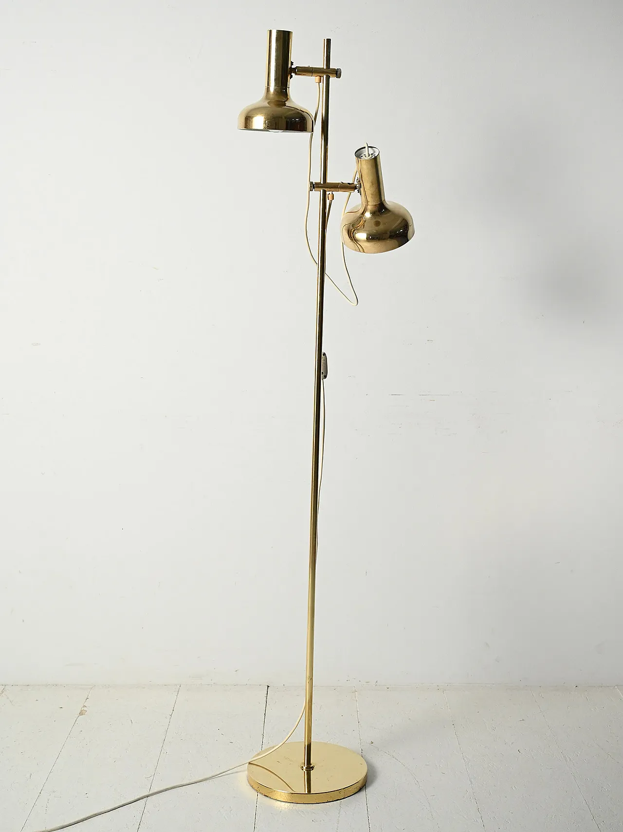 Scandinavian brass floor lamp with two adjustable light points 3